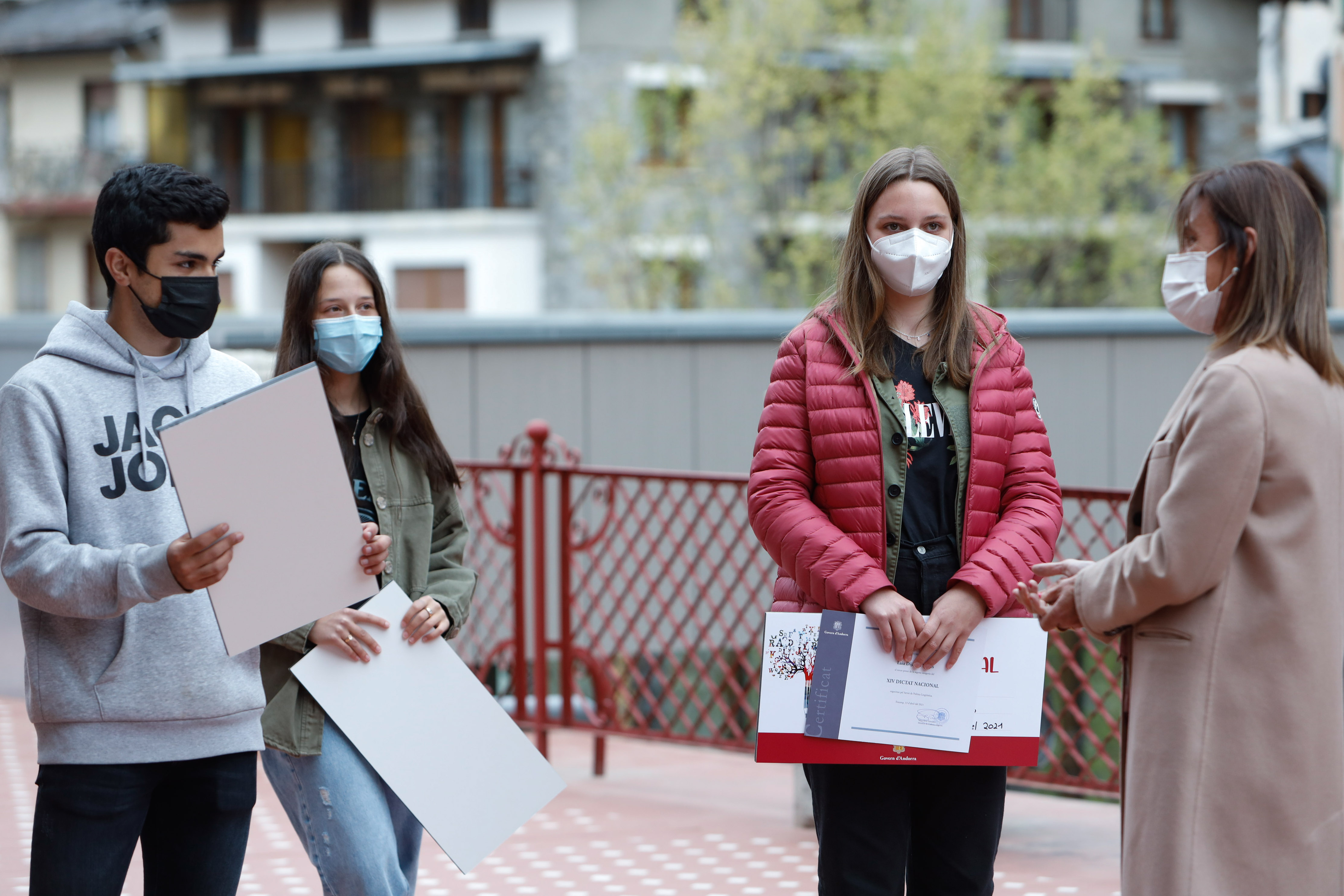 Guillem Estany i Helena Marsol reben el primer premi del catorzè Dictat nacional