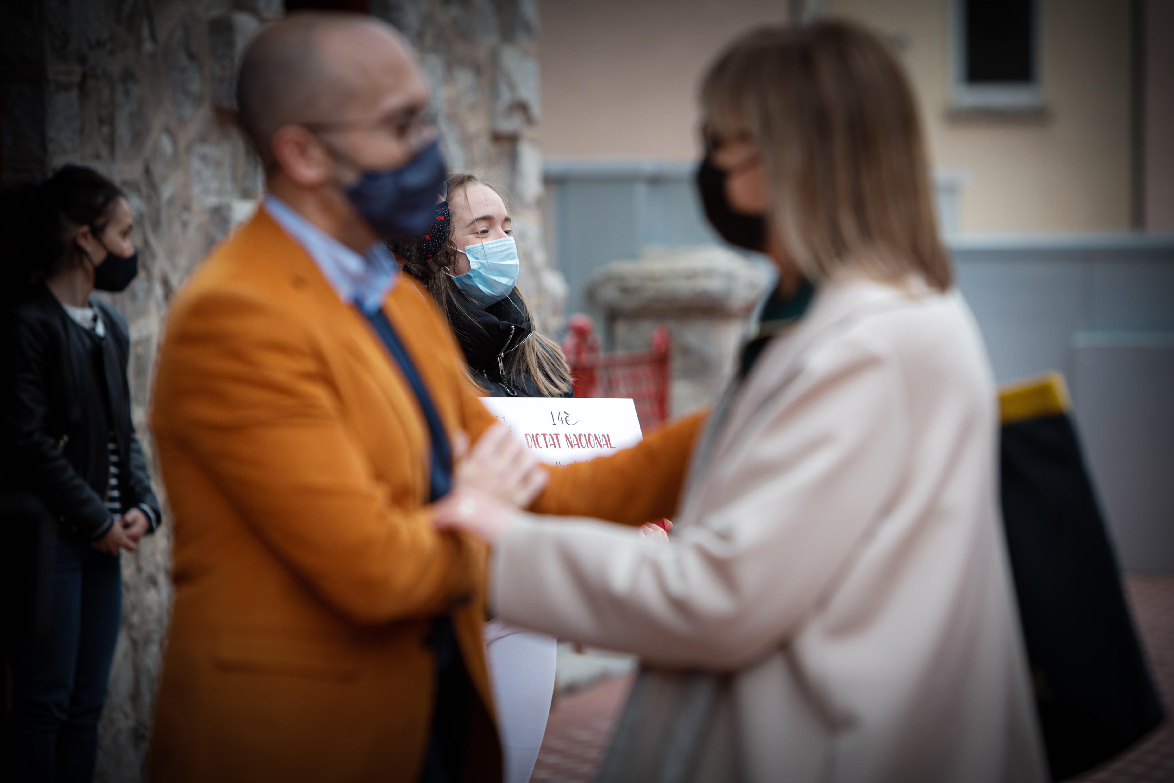 Guillem Estany i Helena Marsol reben el primer premi del catorzè Dictat nacional