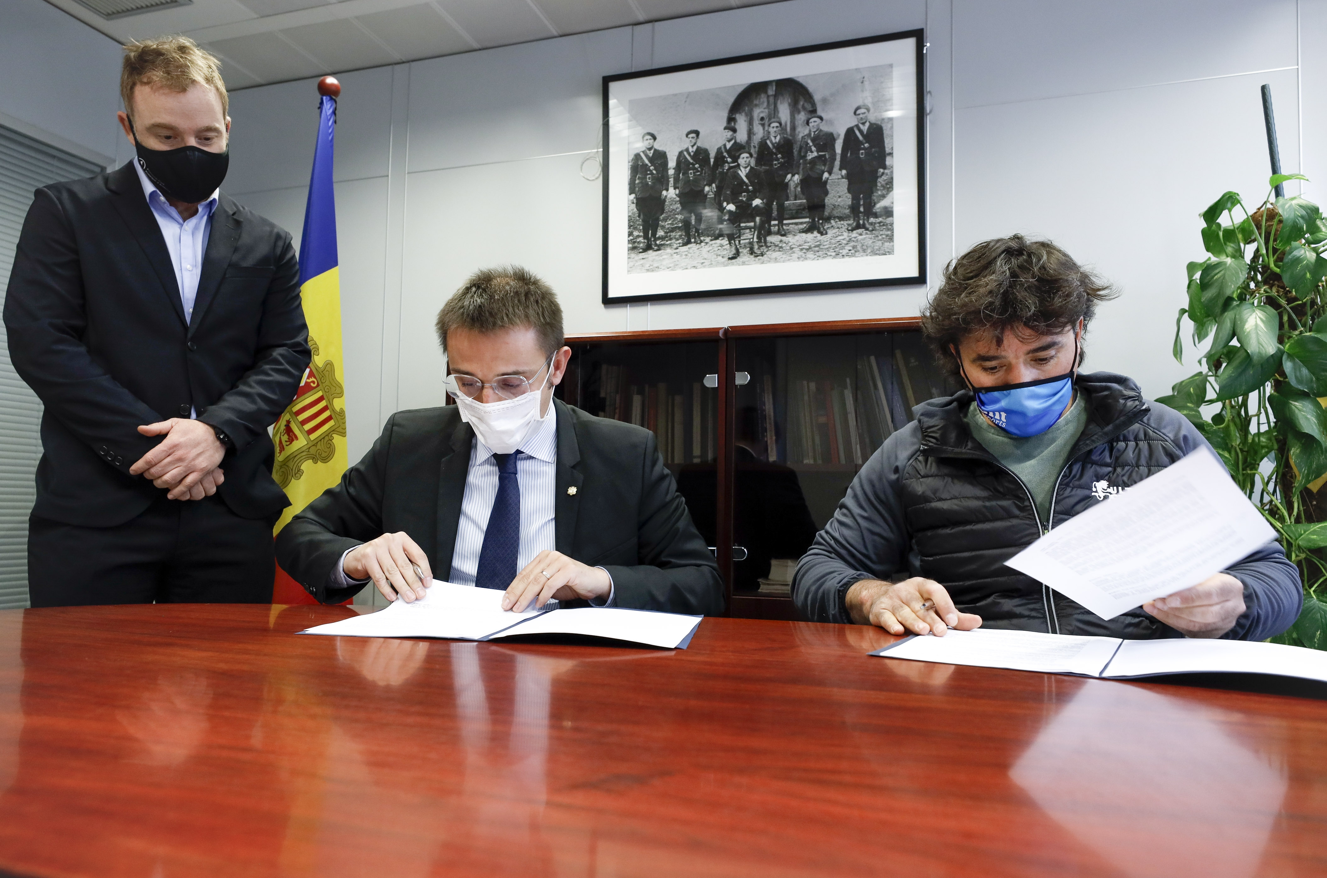 Protecció Civil i l’Associació de Guies de Muntanya d’Andorra signen un conveni per col·laborar en les accions de sensibilització a la població