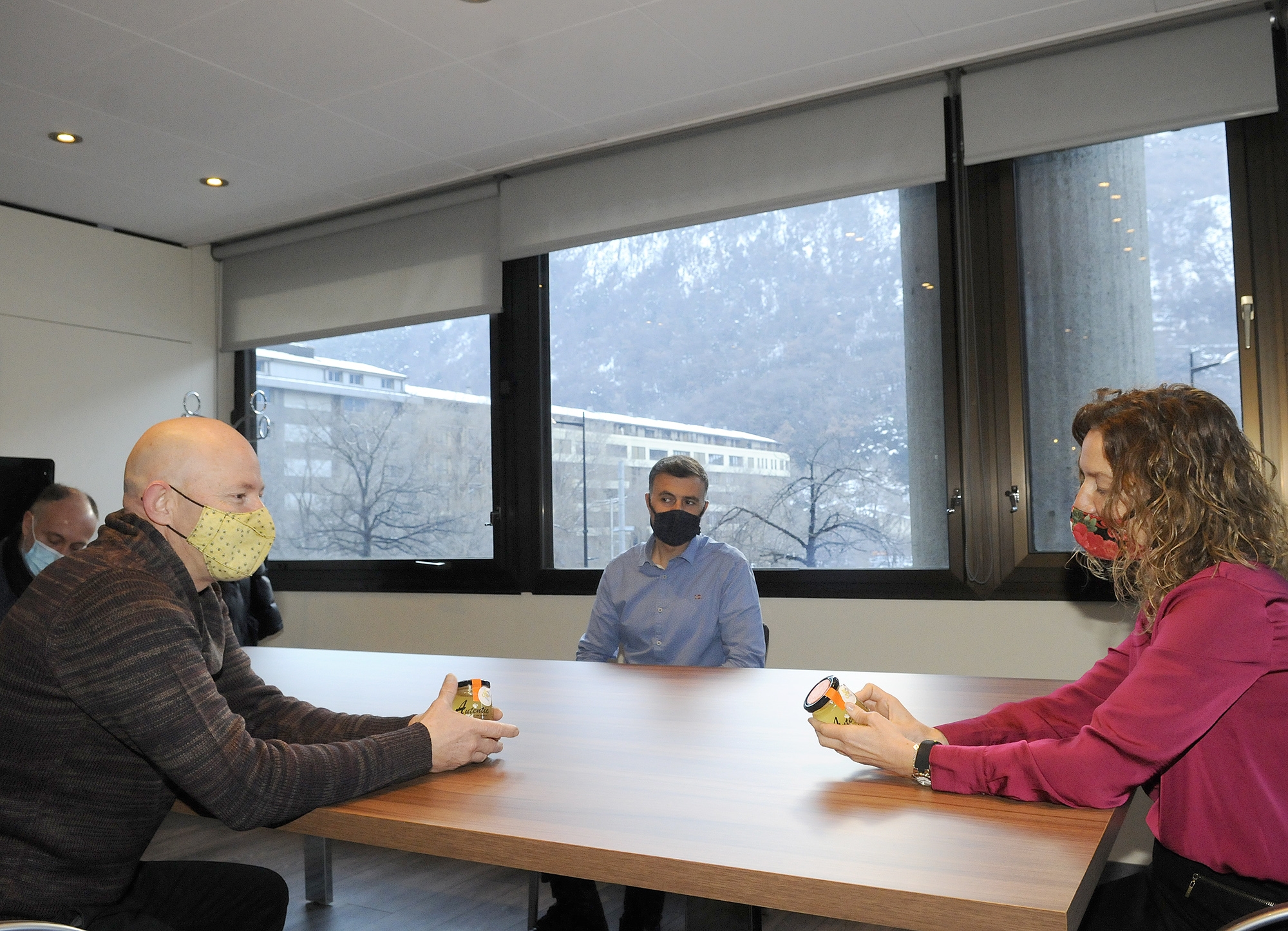 Agricultura rep al productor d'Autèntic Abelles, mel d’Andorra que ha obtingut un reconeixement internacional