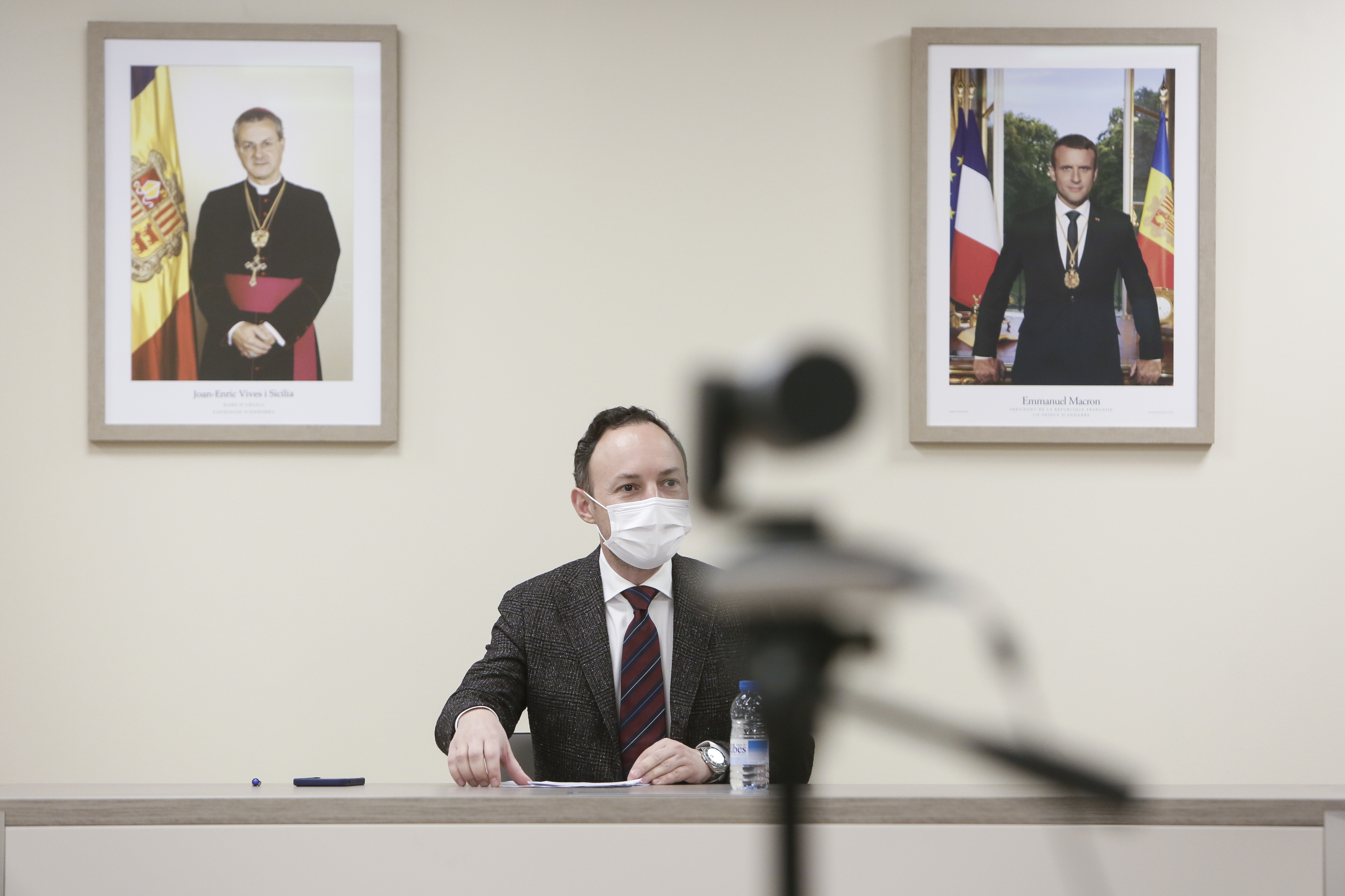 Espot i Aragonès es reuneixen per tractar la situació de la COVID-19 a Andorra i Catalunya