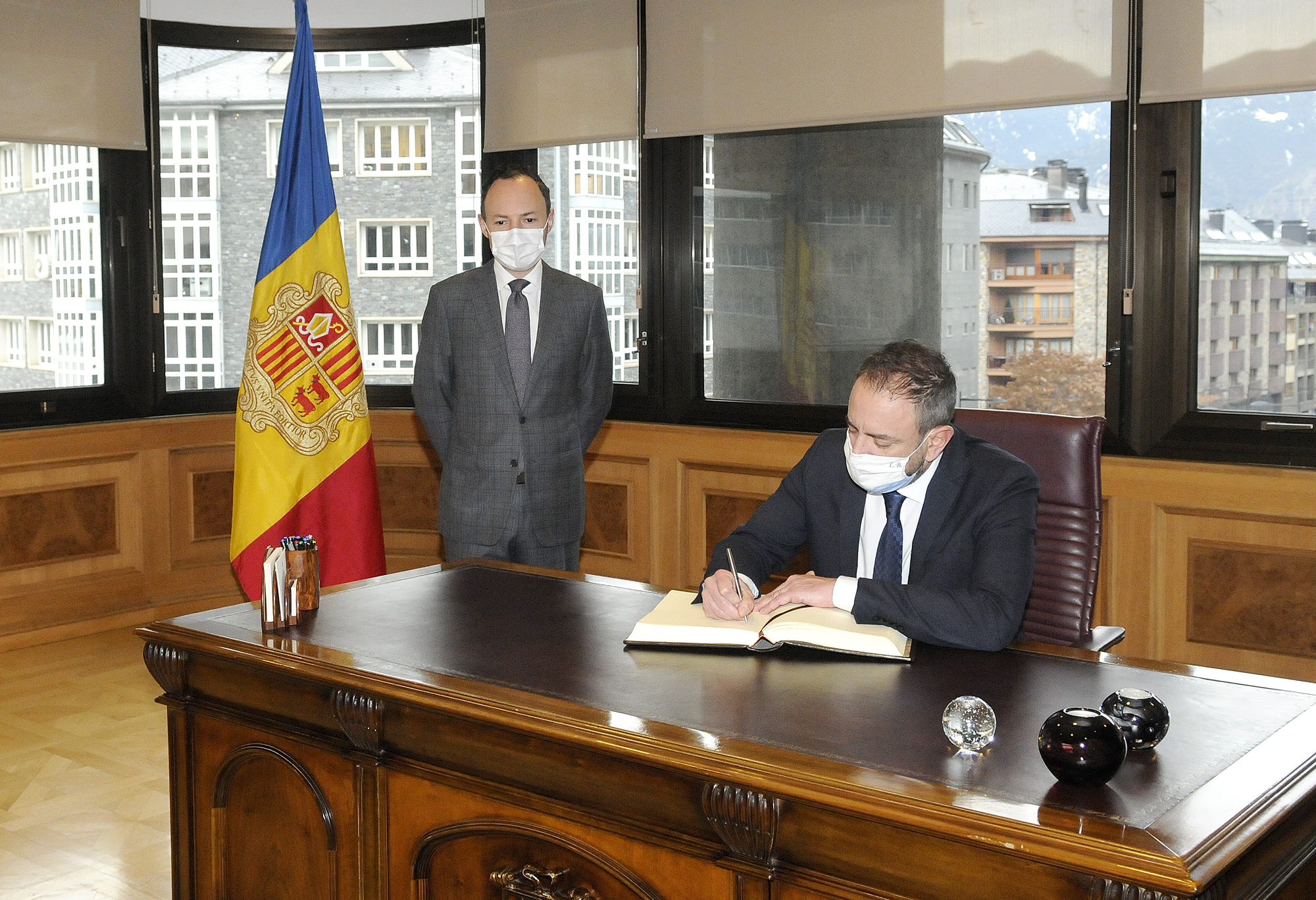 Espot rep el ministre d’Afers Exteriors, Cooperació Econòmica Internacional i Telecomunicacions de San Marino, Luca Beccari