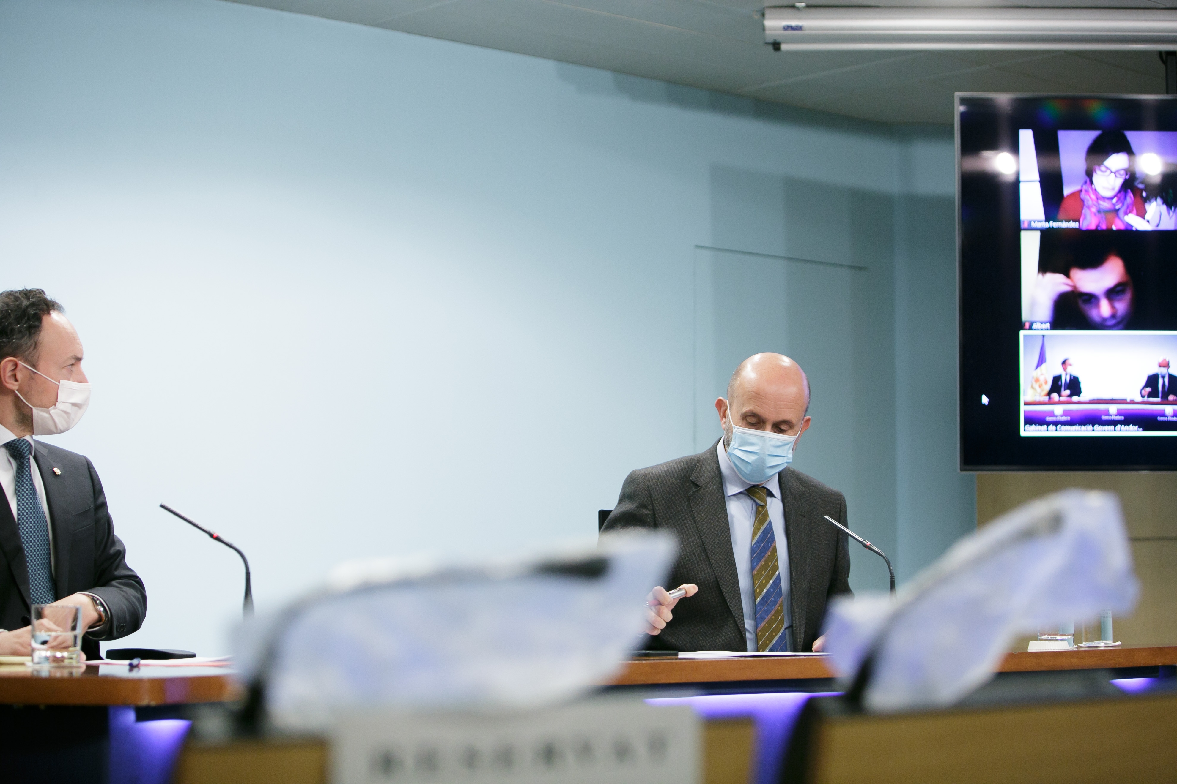 Les agrupacions en terrasses i restaurants i les reunions de treball, familiars o d’amics passen a un màxim de quatre persones