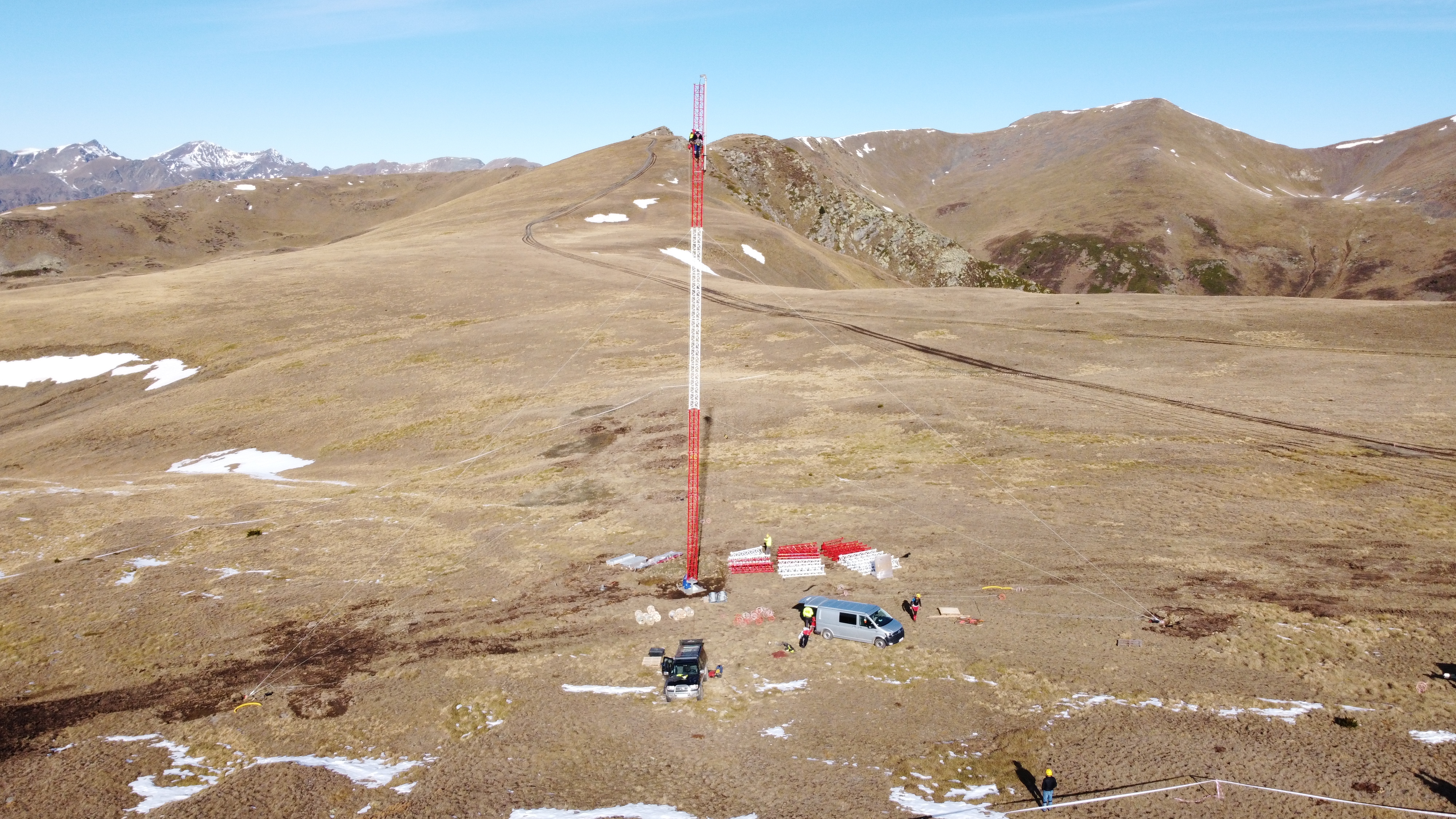 FEDA instal·la un màstil per mesurar el potencial eòlic del Pic del Maià