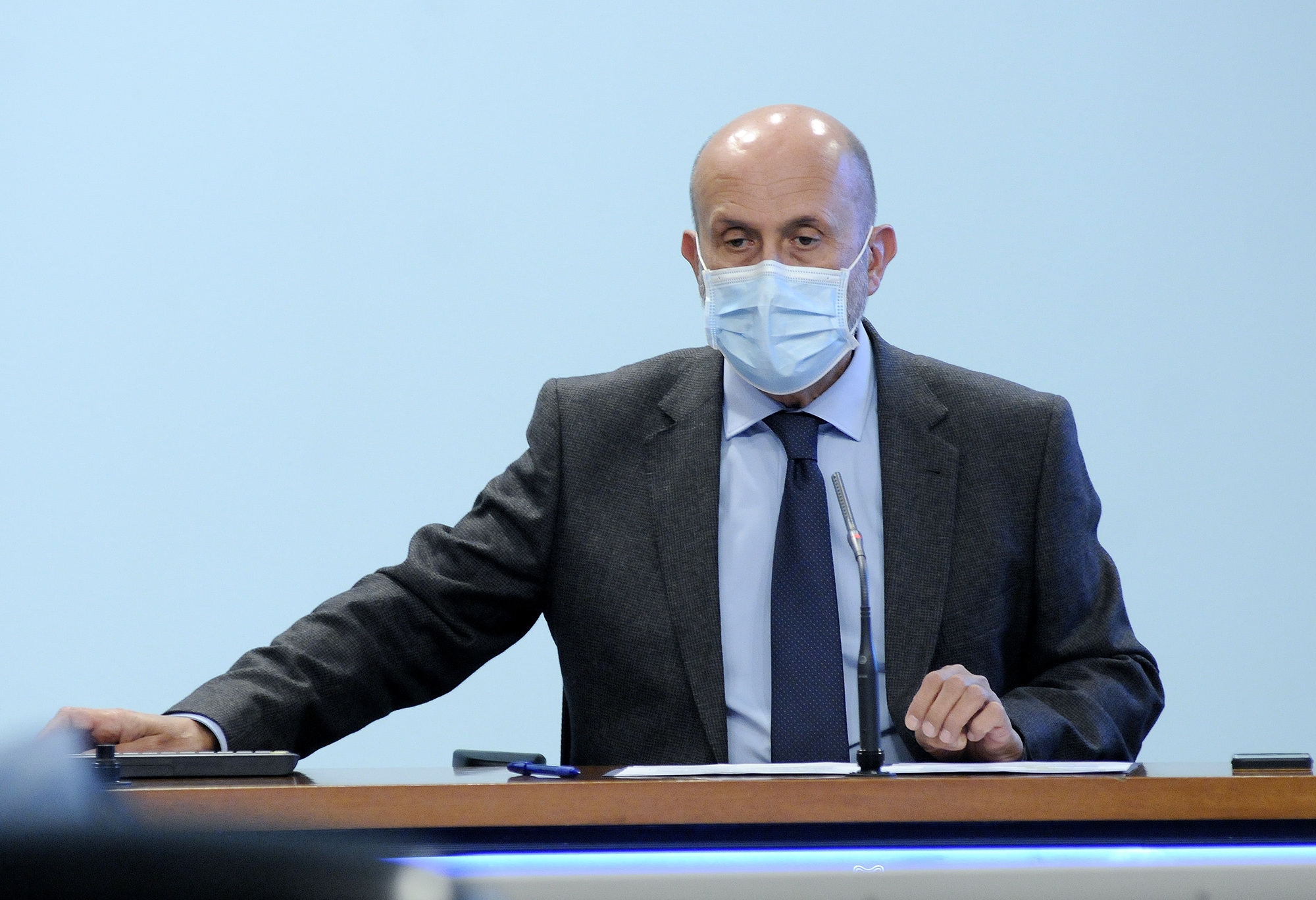 Es permet la visita d’un familiar per resident als residents dels centres sociosanitaris