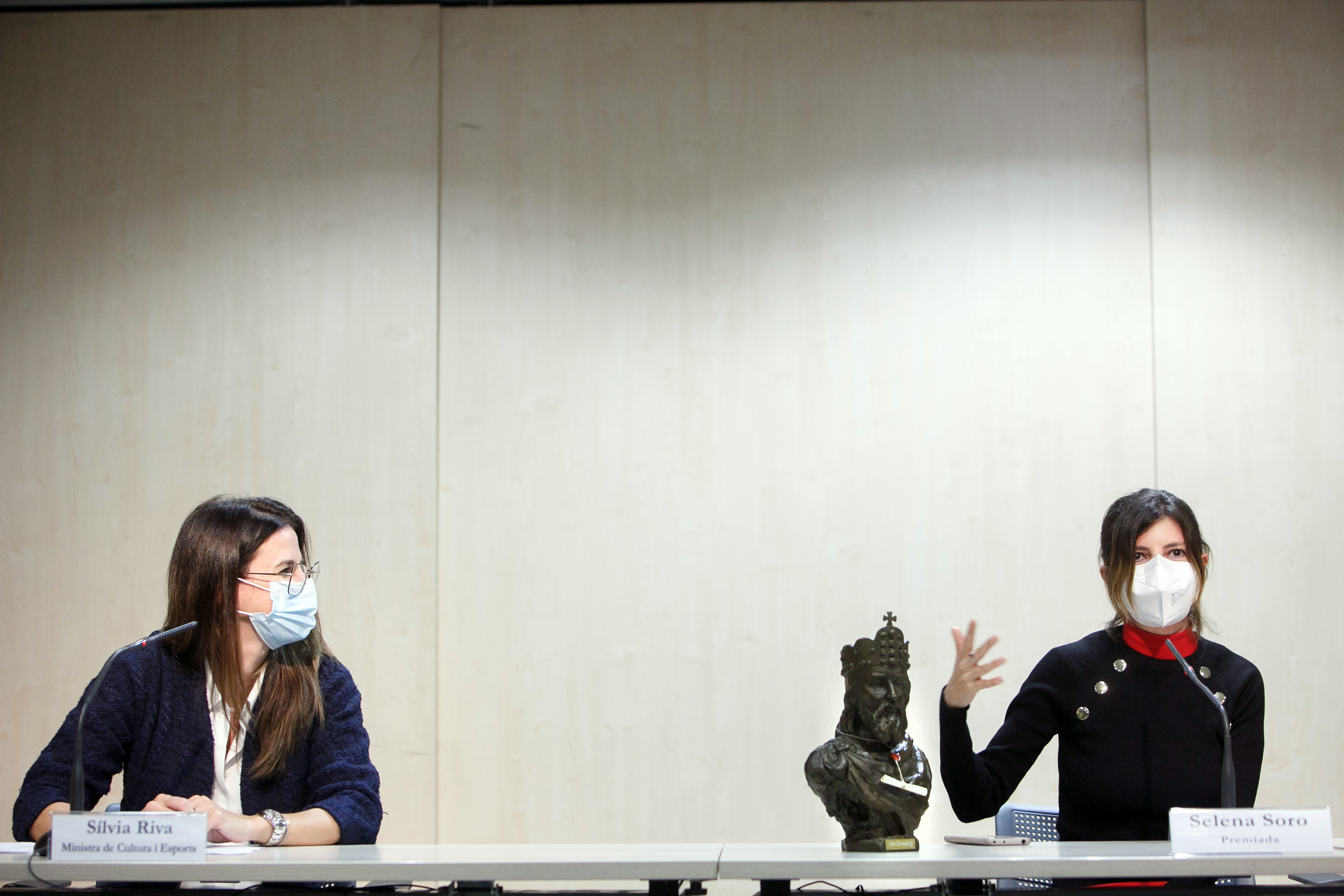 Riva lliura el Premi Carlemany per al Foment de la Lectura 2019 a l’autora novell Selena Soro per l’obra ‘Misteris de la boira’