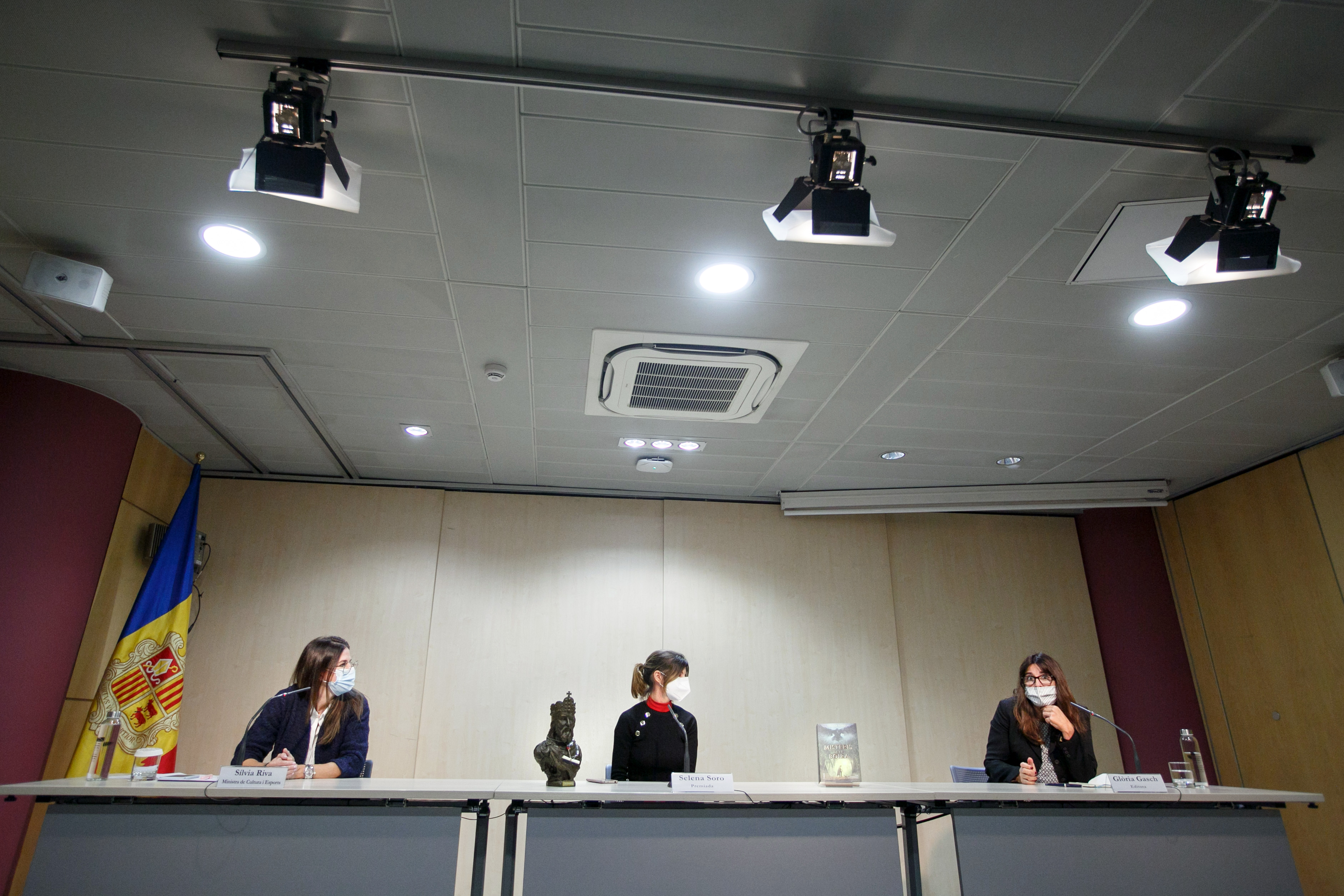 Riva lliura el Premi Carlemany per al Foment de la Lectura 2019 a l’autora novell Selena Soro per l’obra ‘Misteris de la boira’