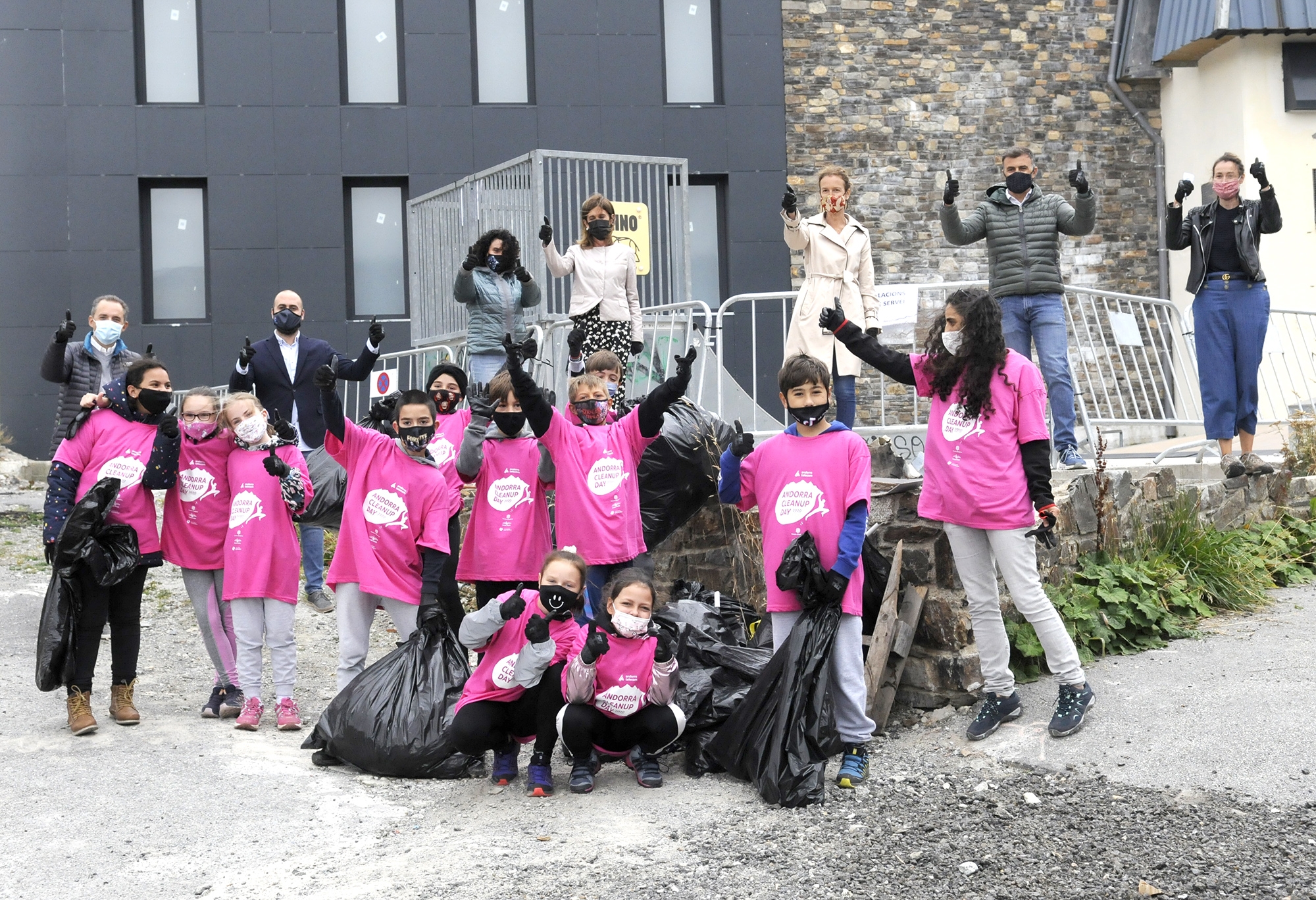 Un total de 837 escolars participen en la recollida de residus en el marc de la campanya europea ‘Clean Up Day’