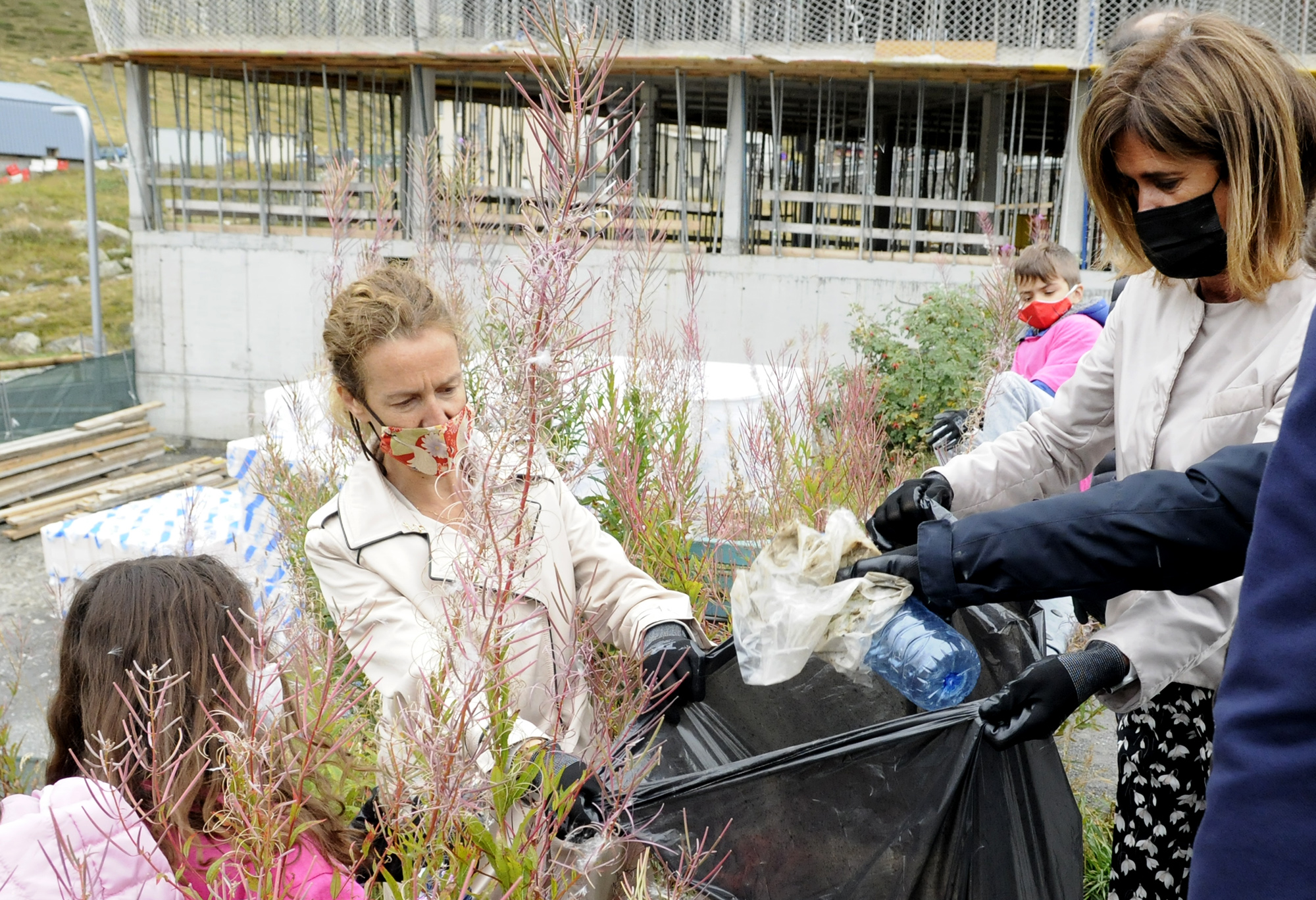 Un total de 837 escolars participen en la recollida de residus en el marc de la campanya europea ‘Clean Up Day’