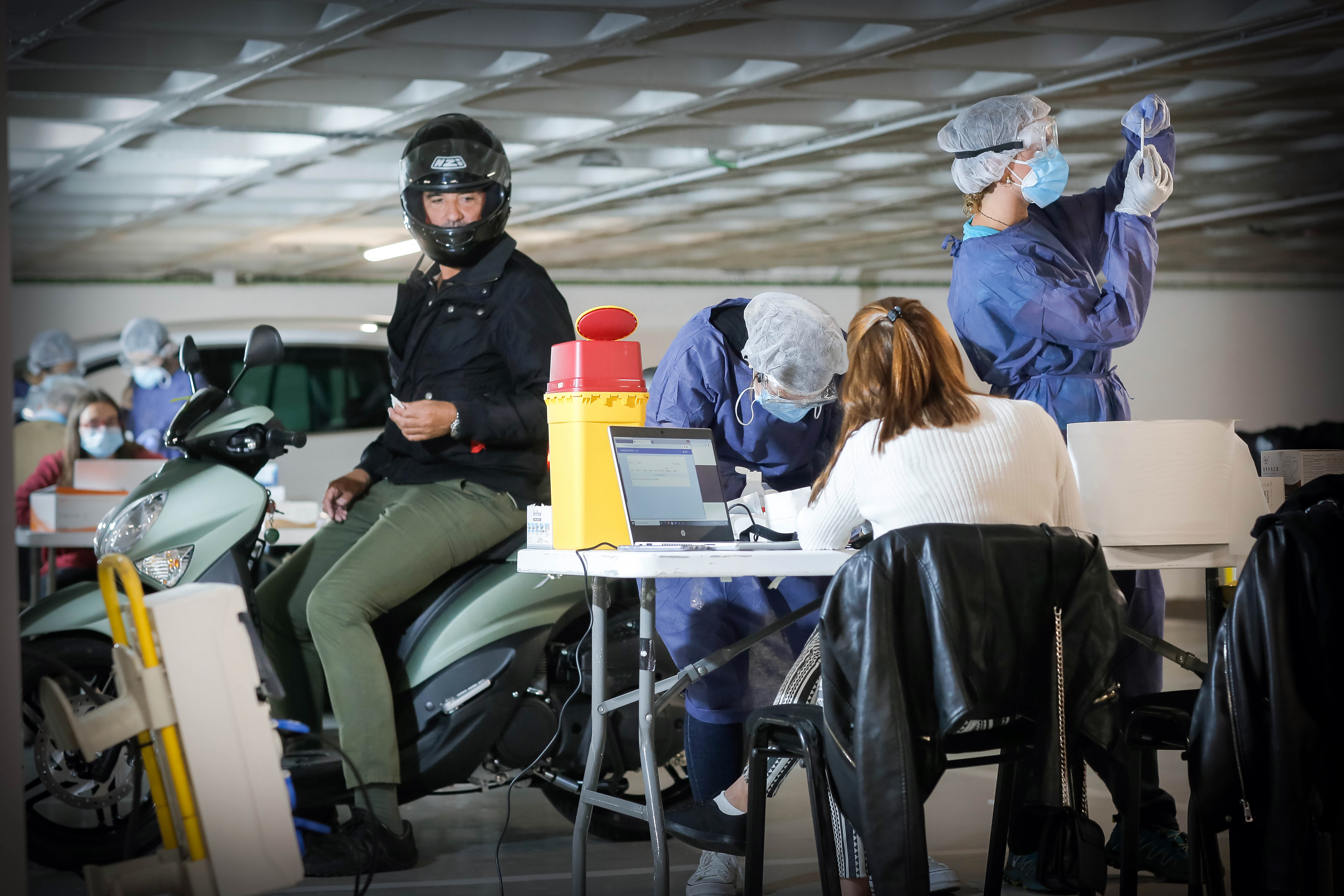 Comença el cribratge massiu de retorn a l’escola amb el personal docent i el personal que intervé als centres