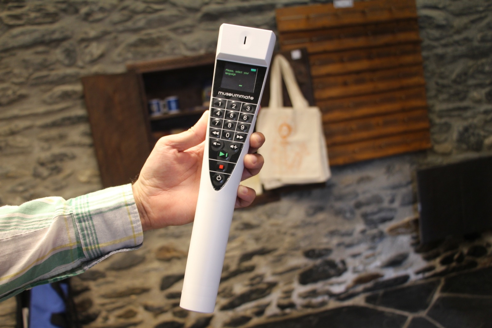 Cultura posa en marxa les noves audioguies per als museus amb l’objectiu de dinamitzar els espais culturals