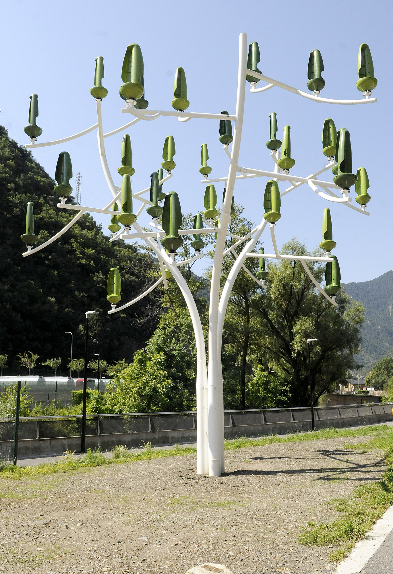 Jordi Torres presenta el primer ‘Arbre de Vent’ a Santa Coloma, projecte guanyador del Pressupost Participatiu