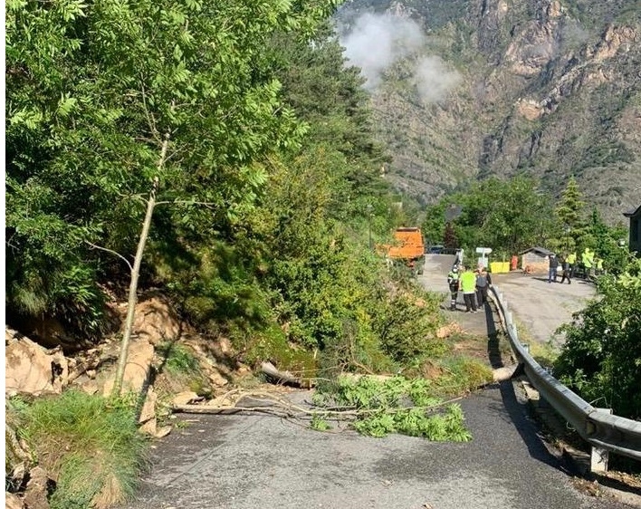 Tallada la CS-130 a Aixirivall per una esllavissada