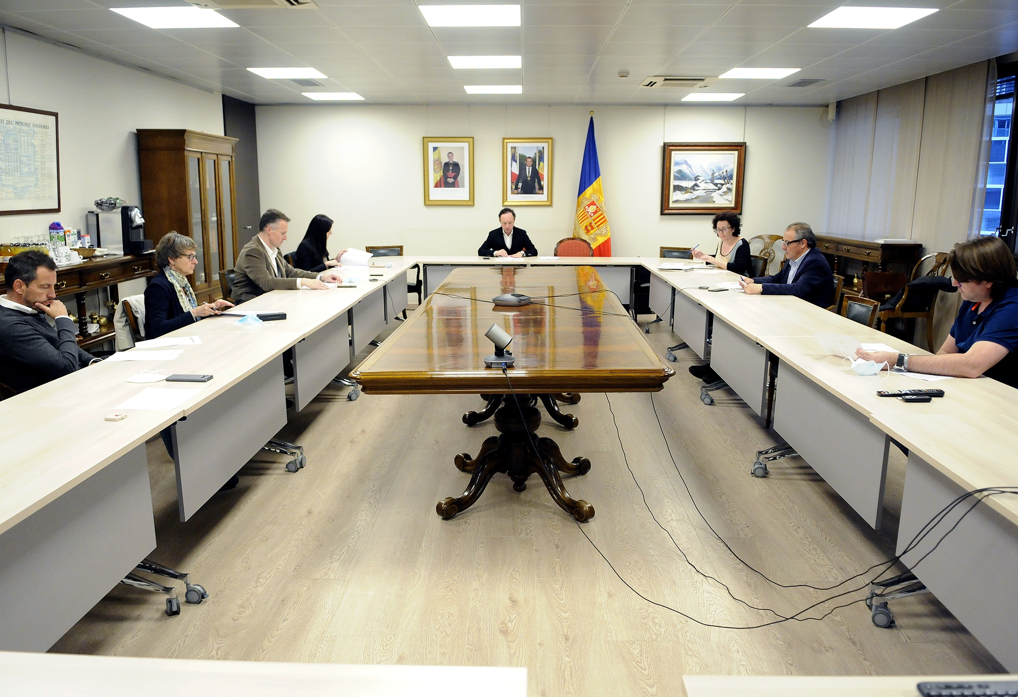 El cap de Govern es reuneix amb els grups parlamentaris per adreçar-los els dos esborranys de projectes de llei que treballa l’Executiu