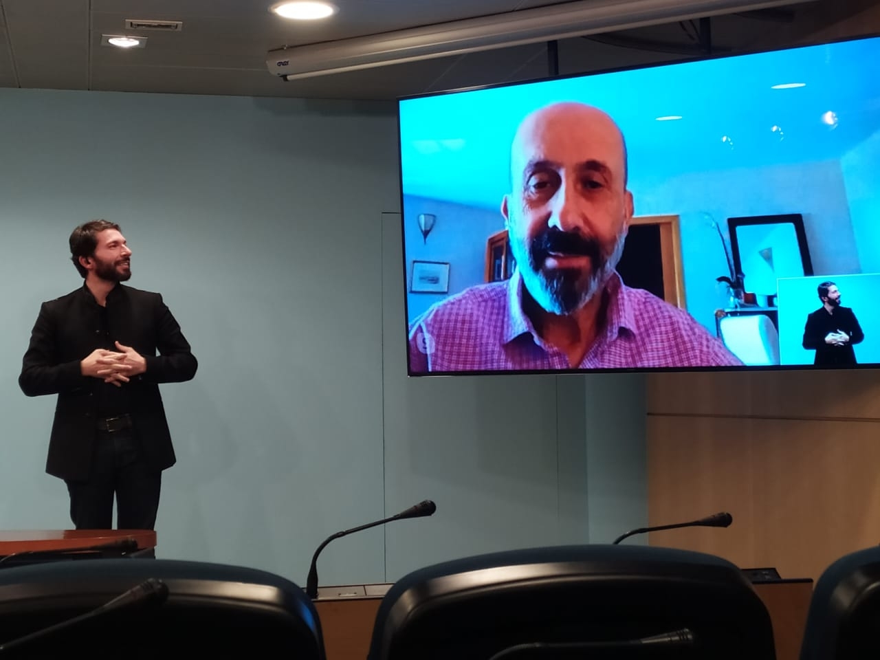 El sanitari cubà infectat dona negatiu en els darrers tests, accelerant la incorporació a la feina d’aquest equip professional