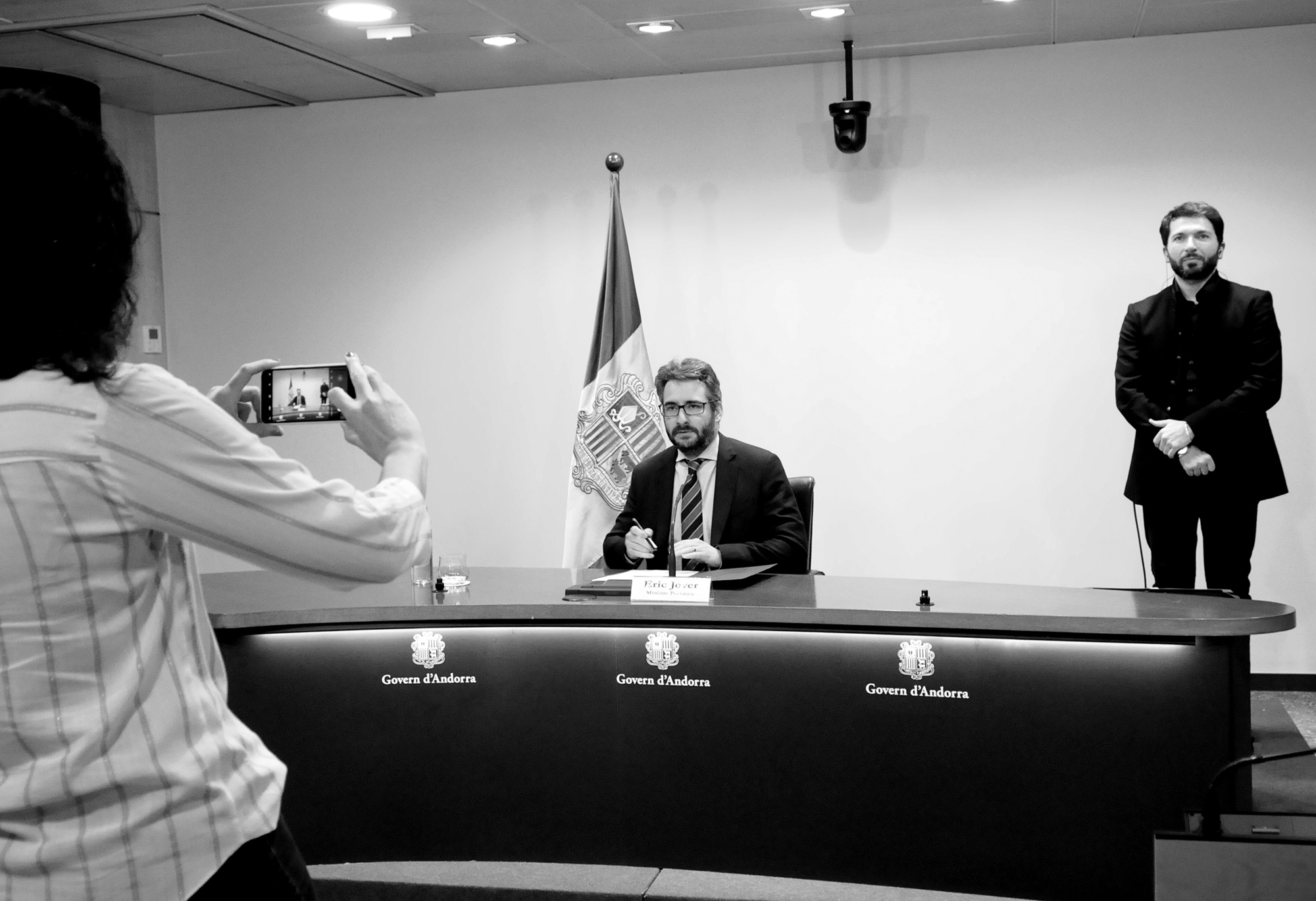 Dos nous expedients per obrir establiments sense permís