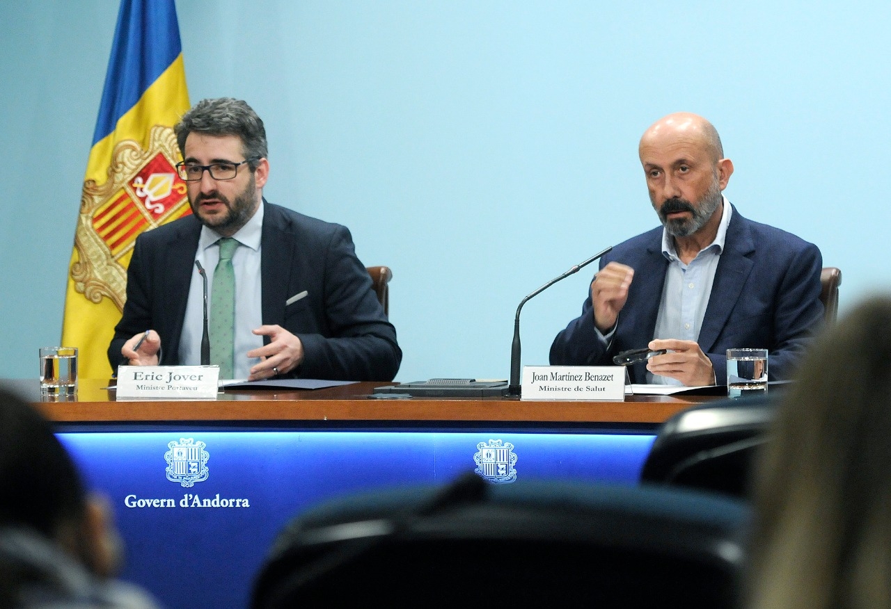 Govern apel·la a la corresponsabilitat i demana un alentiment de la vida social per fer front al coronavirus