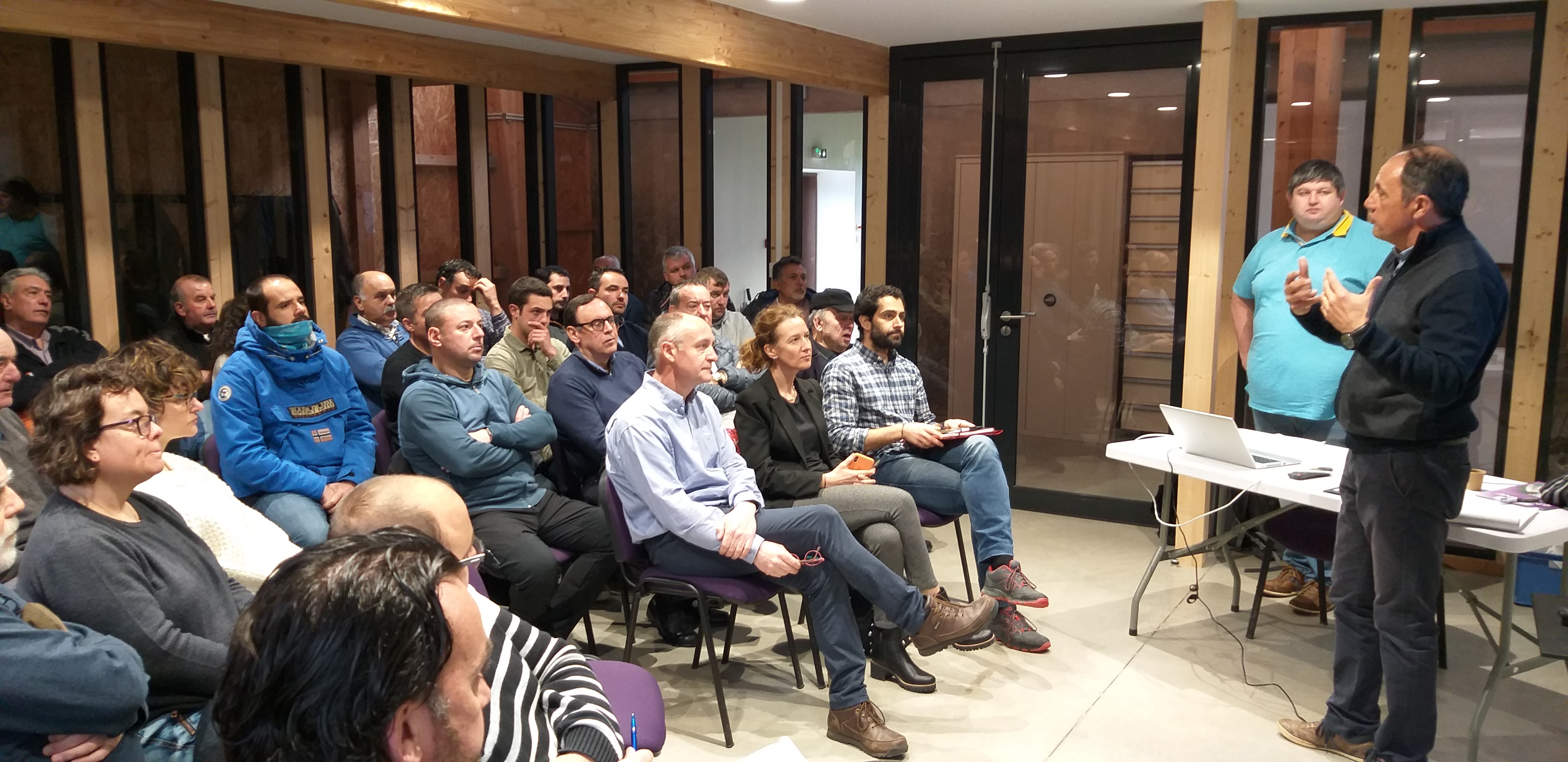 Calvó es desplaça amb els ramaders andorrans fins al centre de selecció del Groupe Gascon per intercanviar coneixements