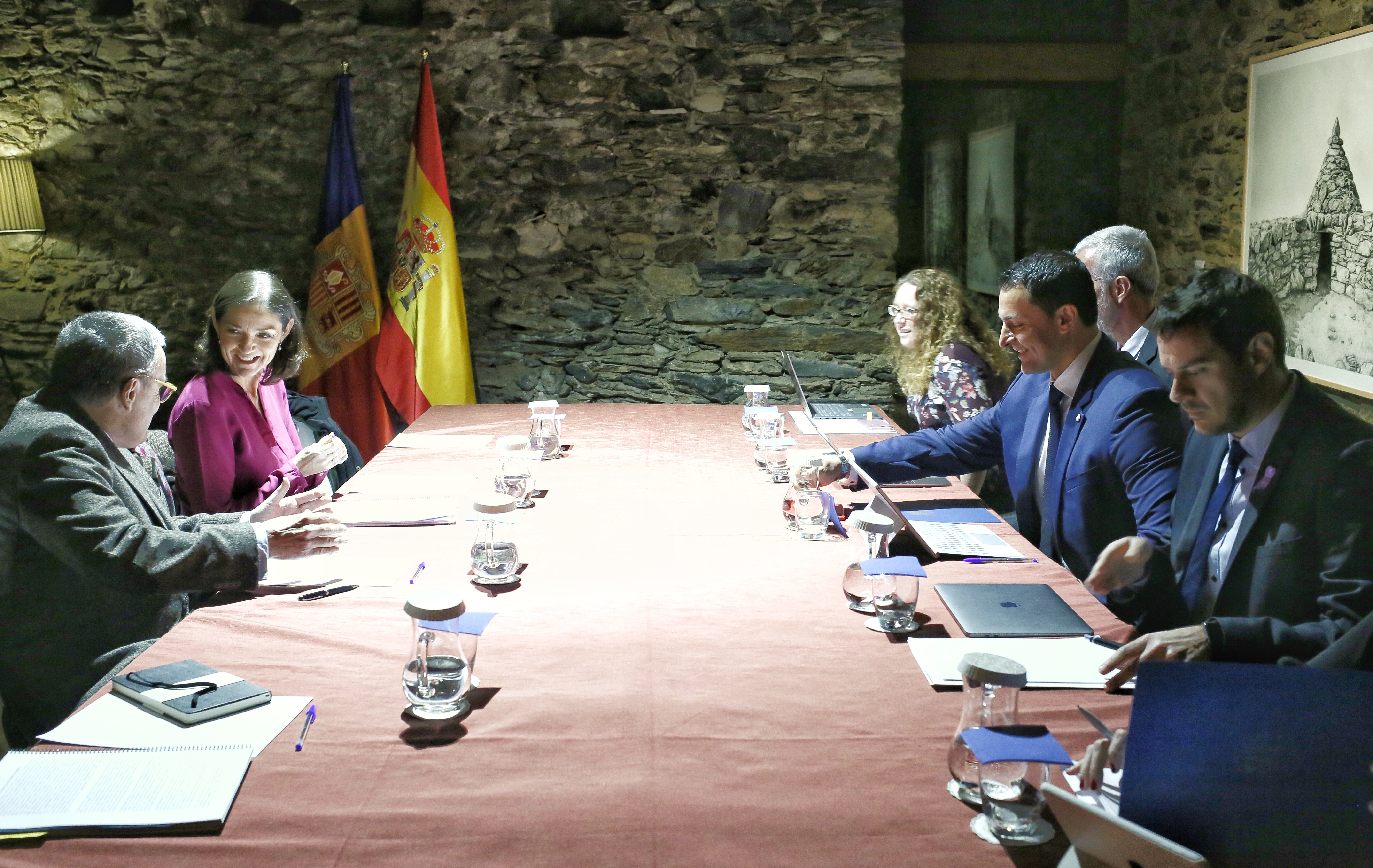 Gallardo es reuneix amb la ministra d’Indústria, Comerç i Turisme d’Espanya, Reyes Maroto, per tractar els acords de col·laboració en matèria d’indústria i comerç