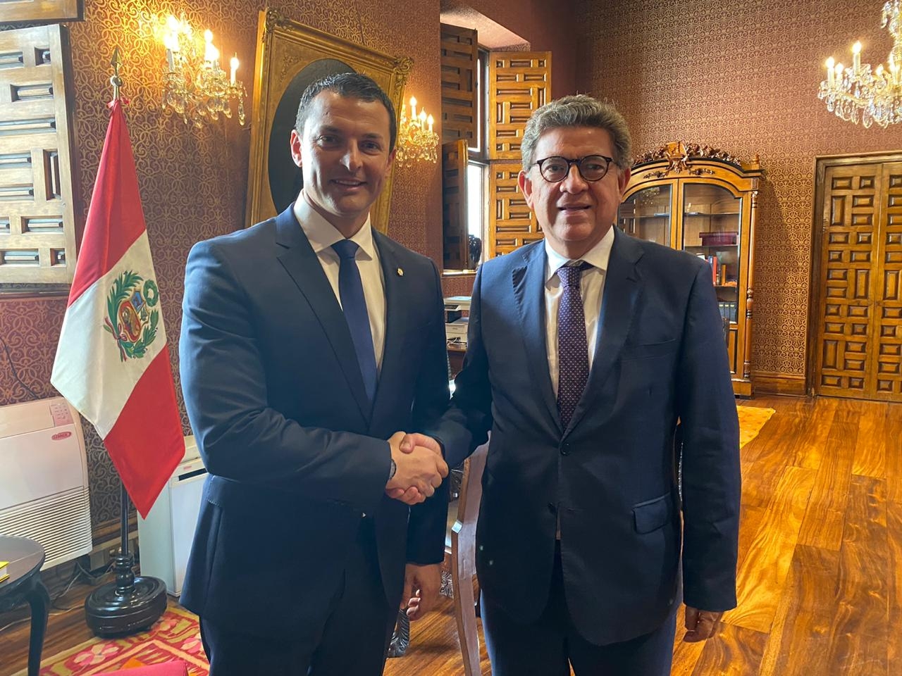 Jordi Gallardo es reuneix a Lima amb el ministre d’Exteriors del Perú, Gustavo Adolfo Meza-Cuadra