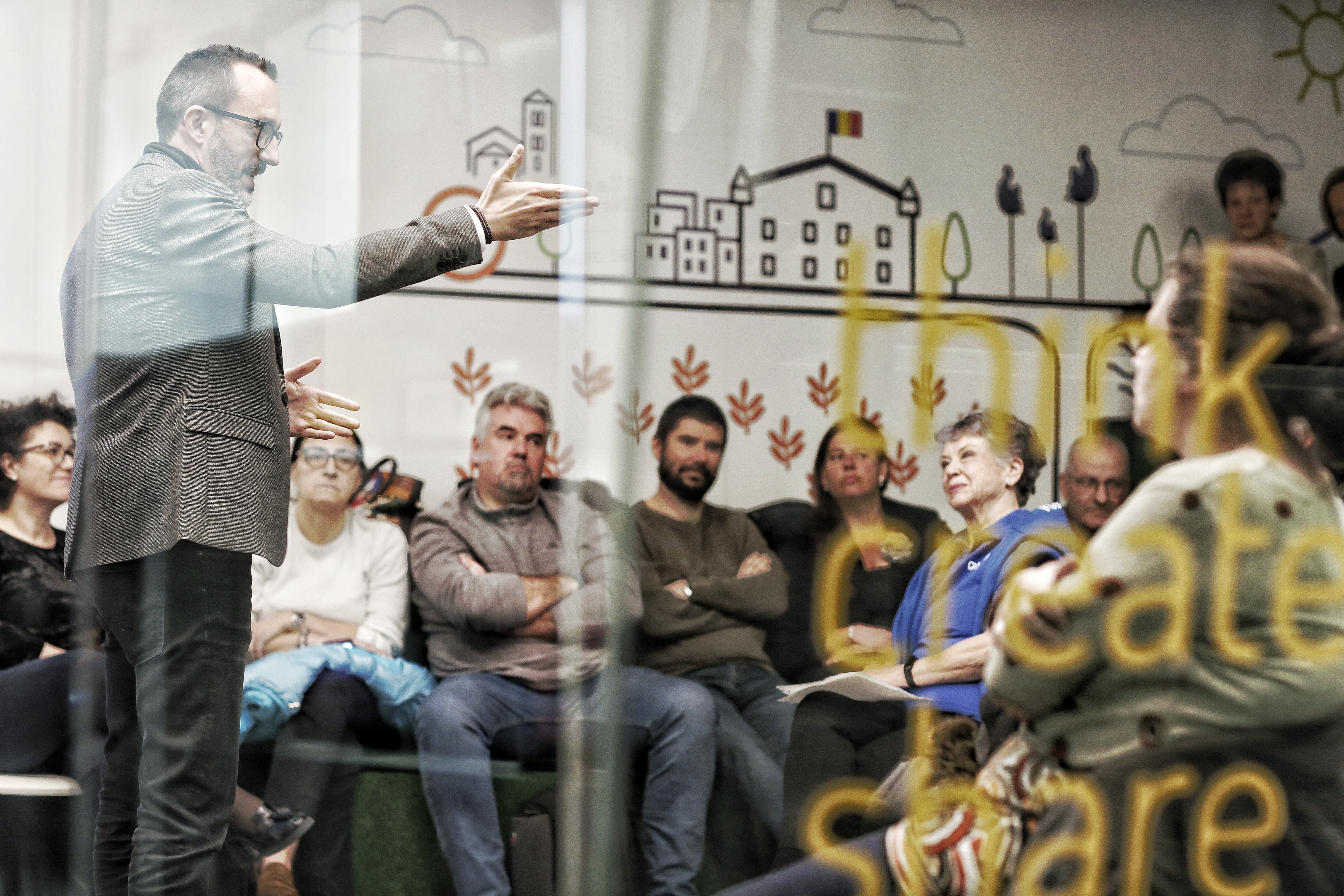 Filloy es troba amb els voluntaris per copsar les propostes i idees del col·lectiu