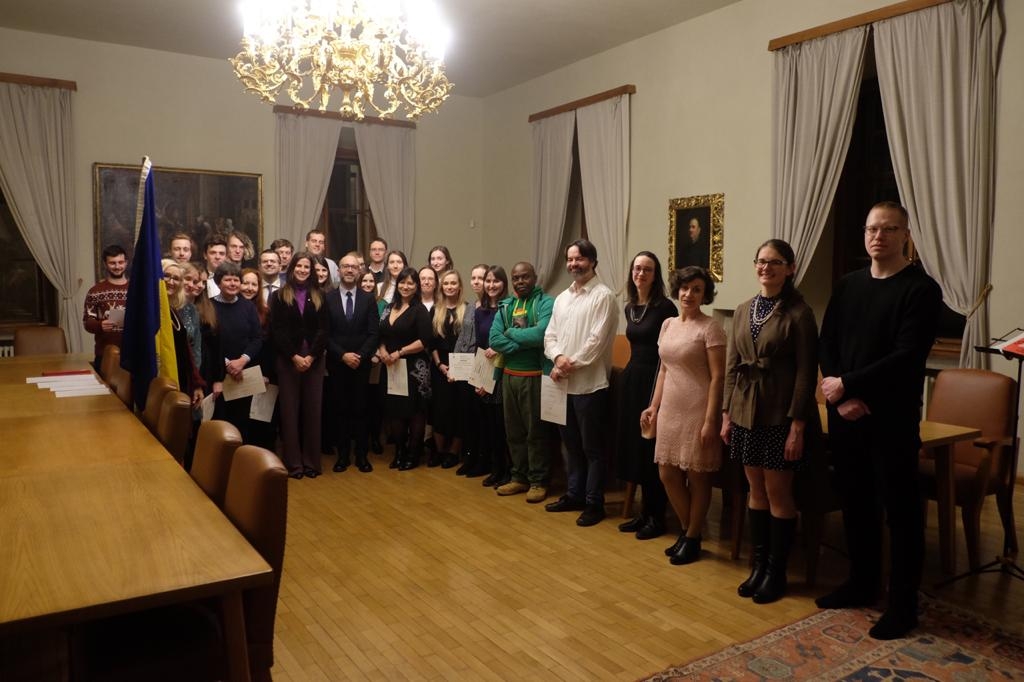 Riva visita el Centre Carlemany de la Llengua Catalana de Praga per reforçar la difusió de la llengua