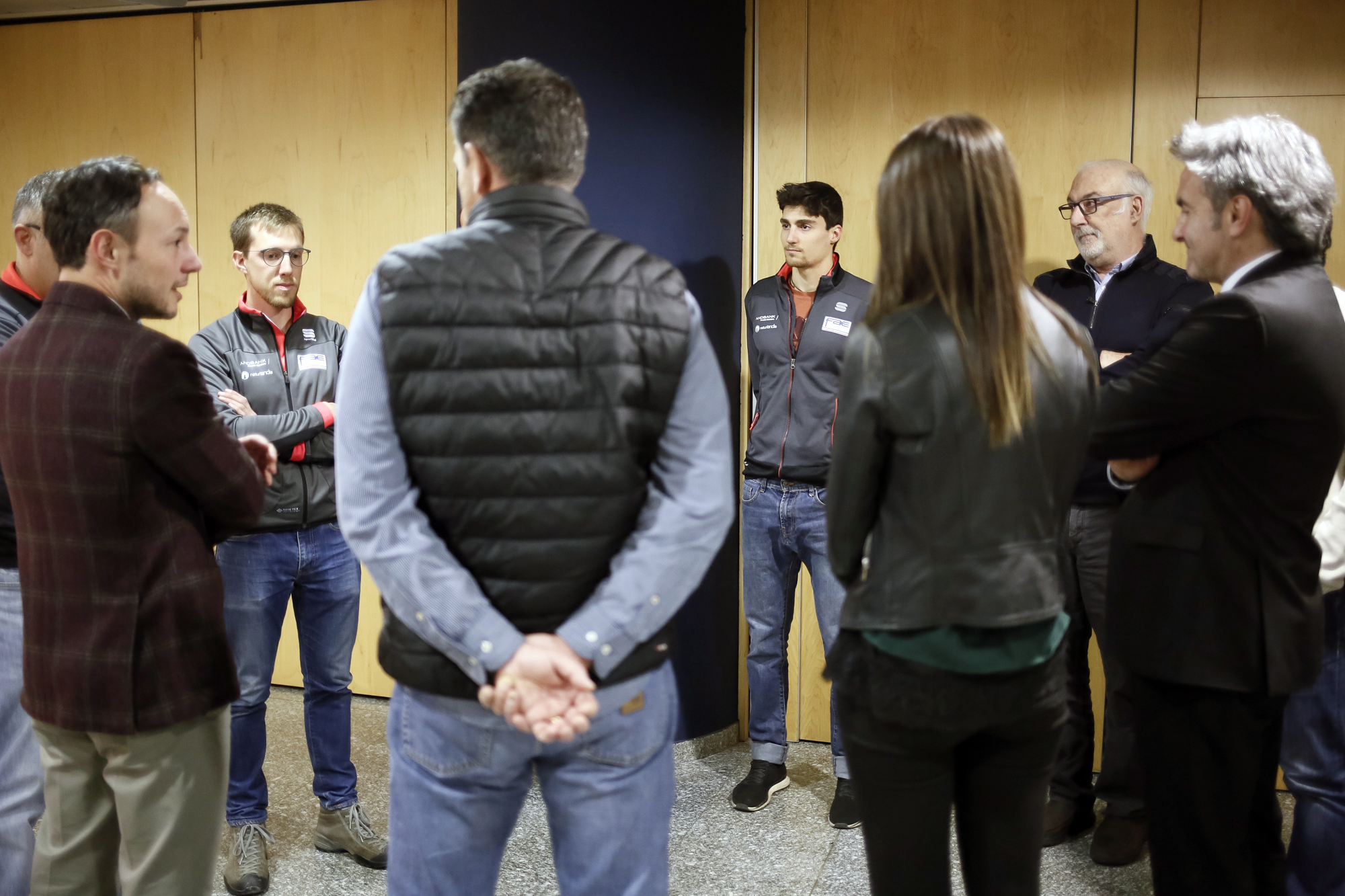 Xavier Espot i Sílvia Riva feliciten l’esquiador Irineu Esteve pels bons resultats de la temporada