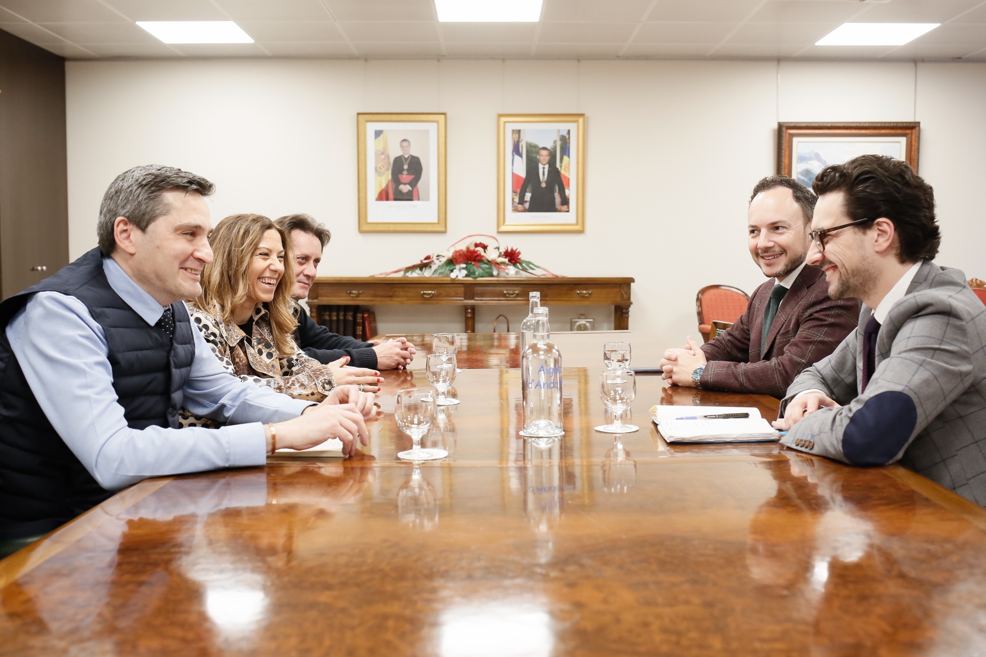 El Govern es reuneix amb els representats dels treballadors del Punt de Trobada