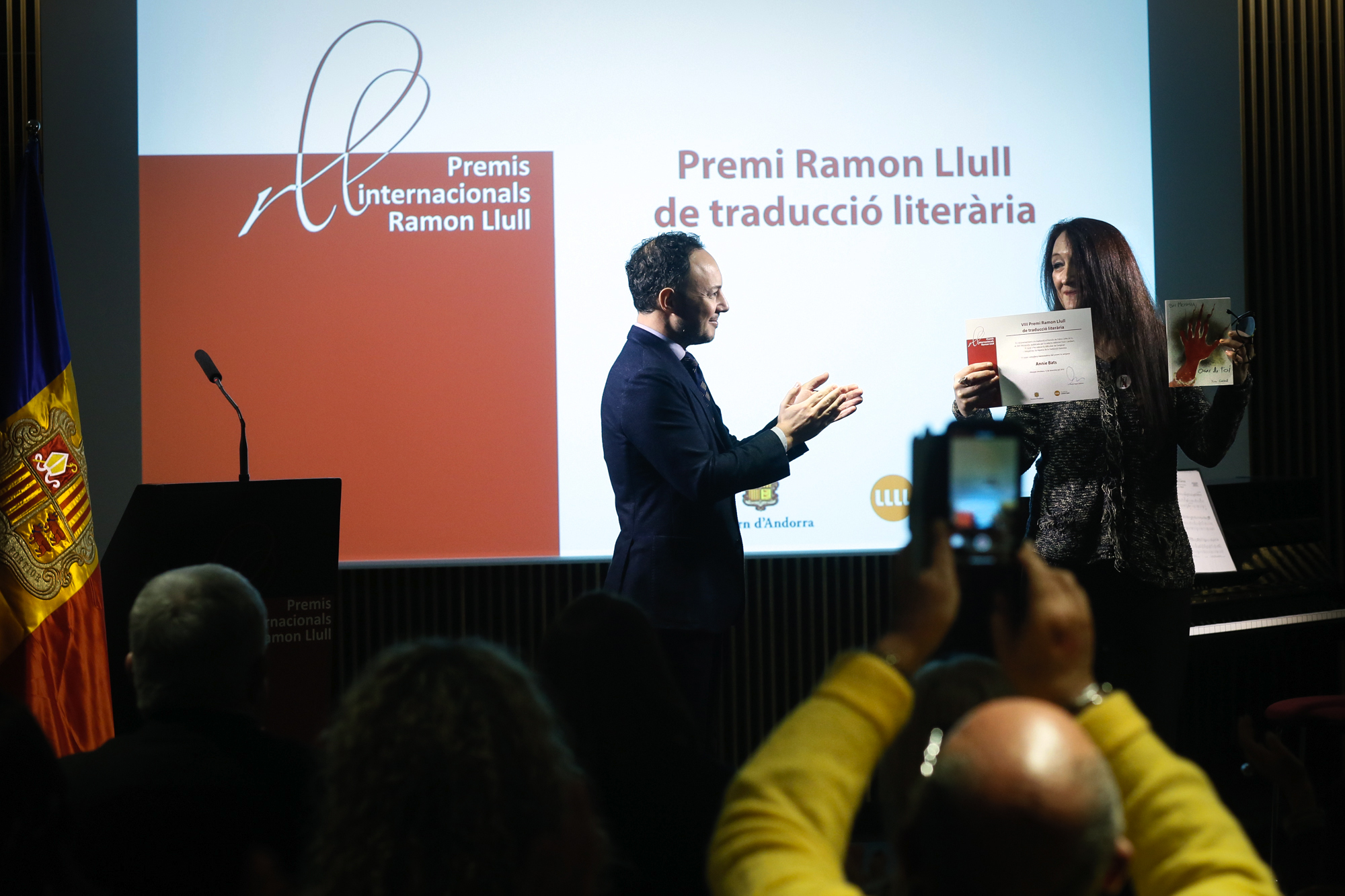 El folklorista Michael Mason, la traductora Annie Bats i el professor i traductor Ko Tazawa, premis Ramon Llull 2019