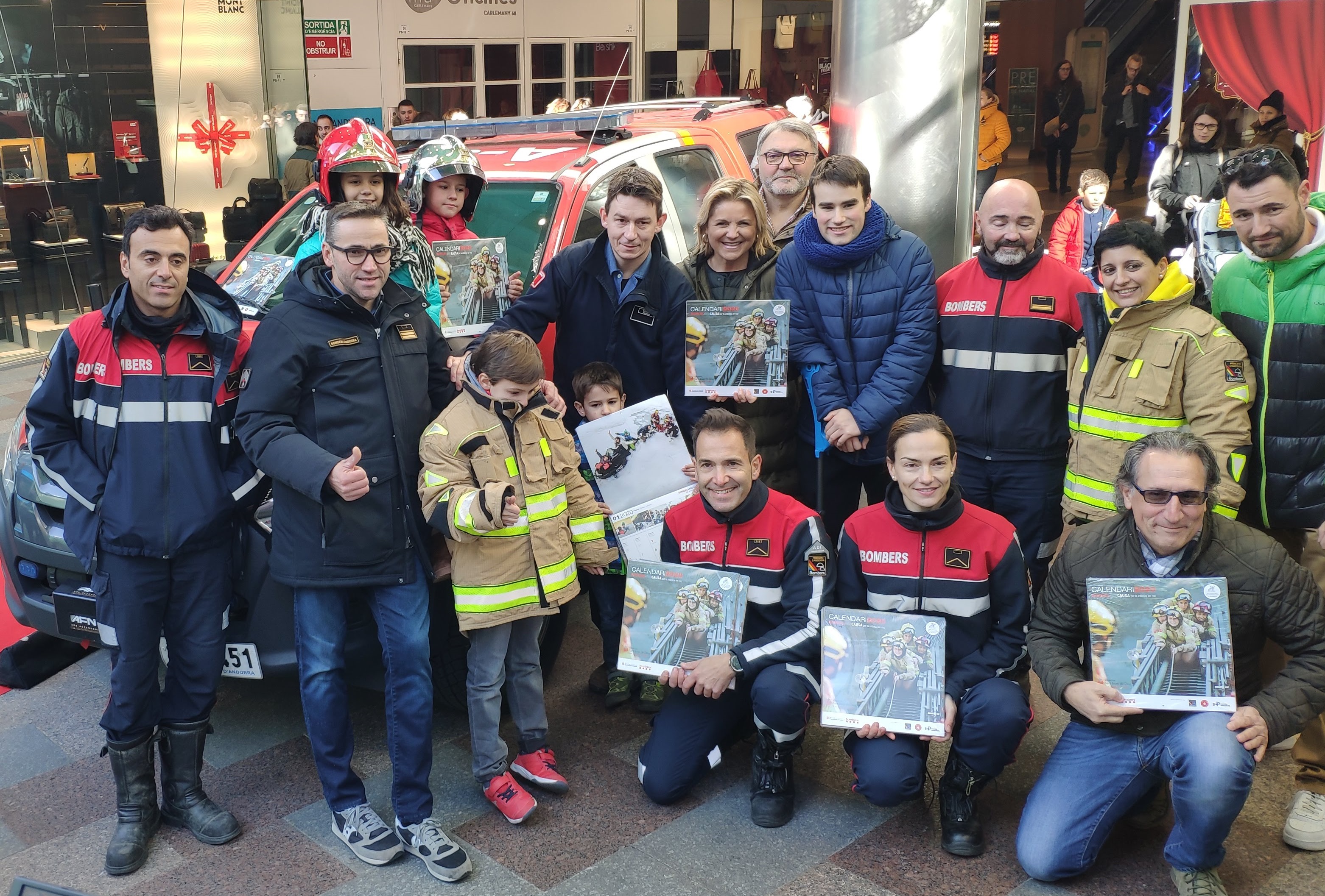 Els Bombers presenten el calendari solidari per primer cop a Andorra