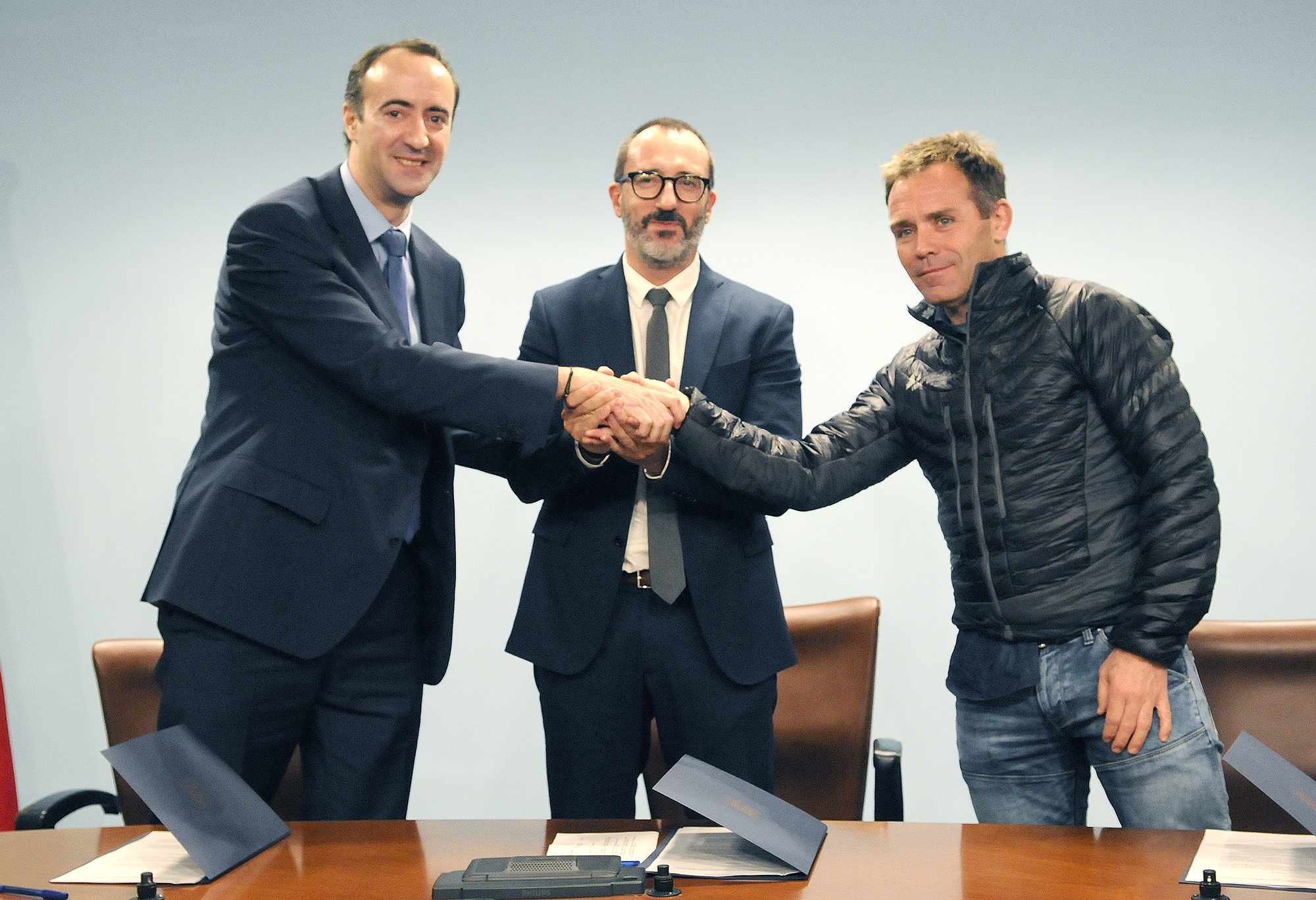 Govern i Vallnord Pal-Arinsal signen un conveni per facilitar la pràctica de l’esquí i BTT entre els infants tutelats per l’Estat