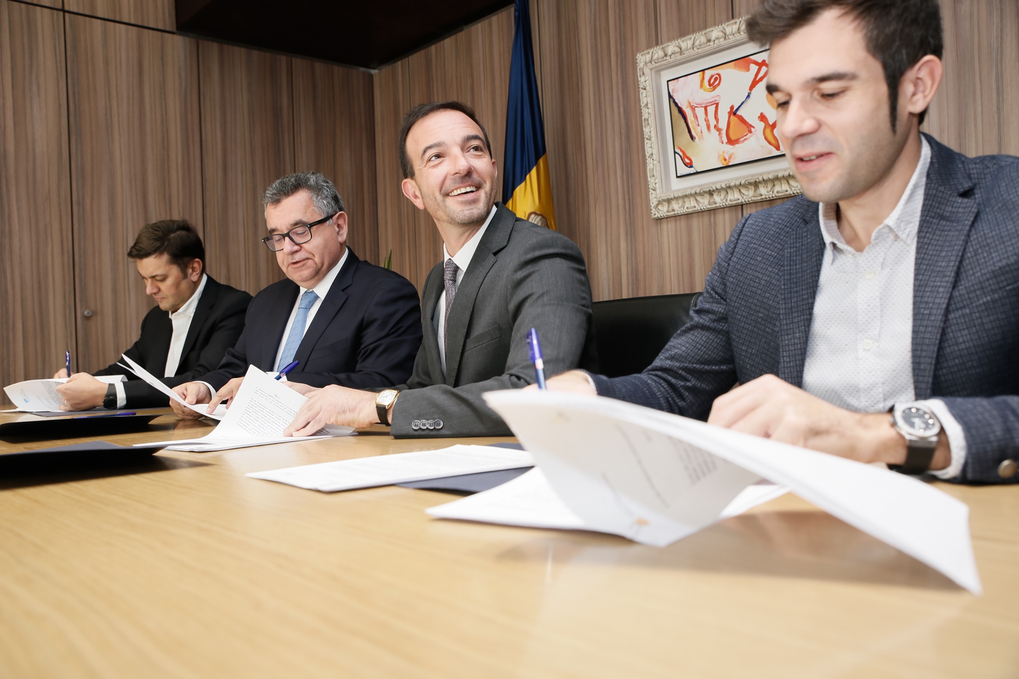 Ordenament signa els convenis amb FEDA, Nord Andorrà i Mútua Elèctrica per aprofitar l’energia generada pels ‘Arbres de Vent’