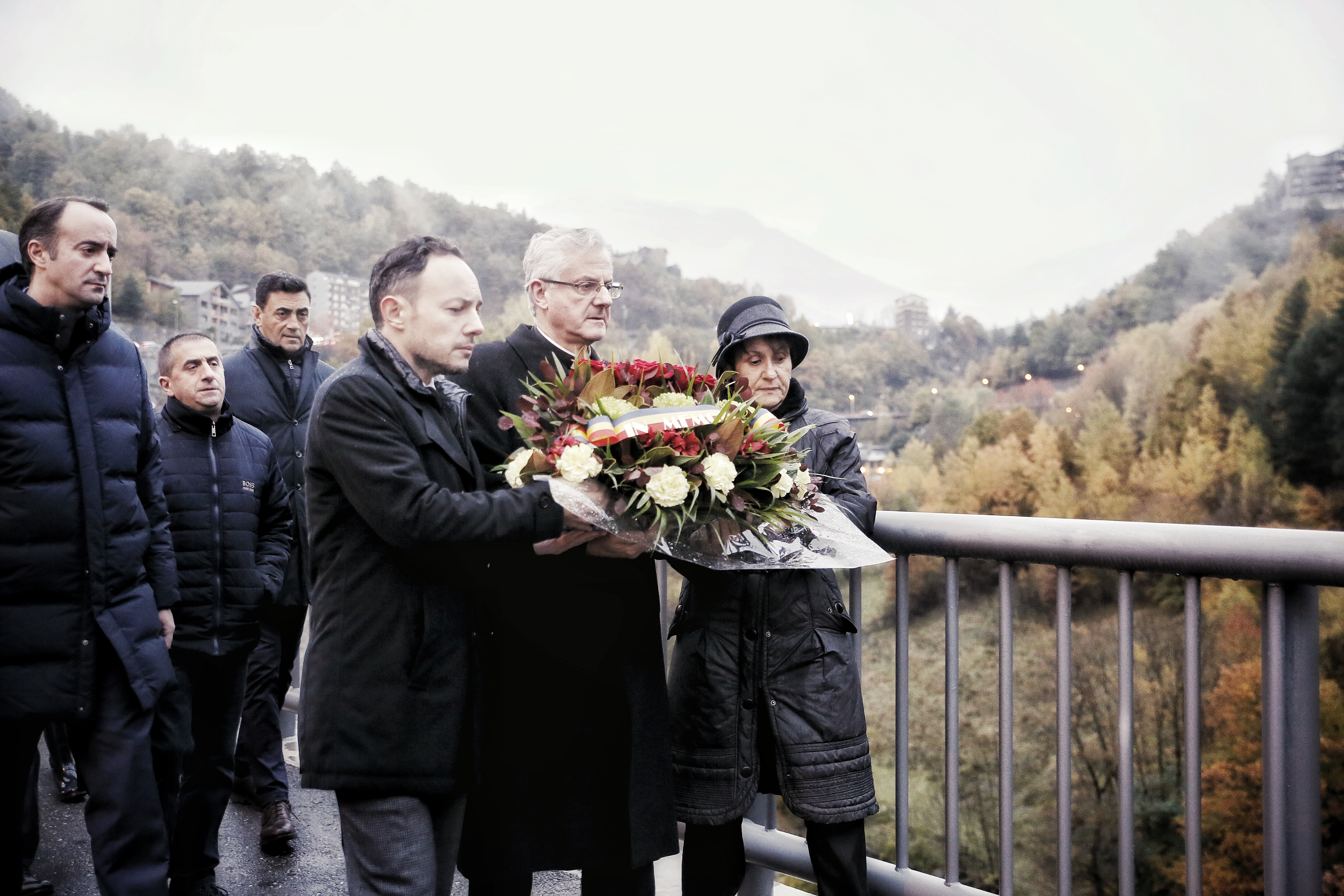 Les autoritats del país recorden a les víctimes de l’accident del túnel de les Dos Valires