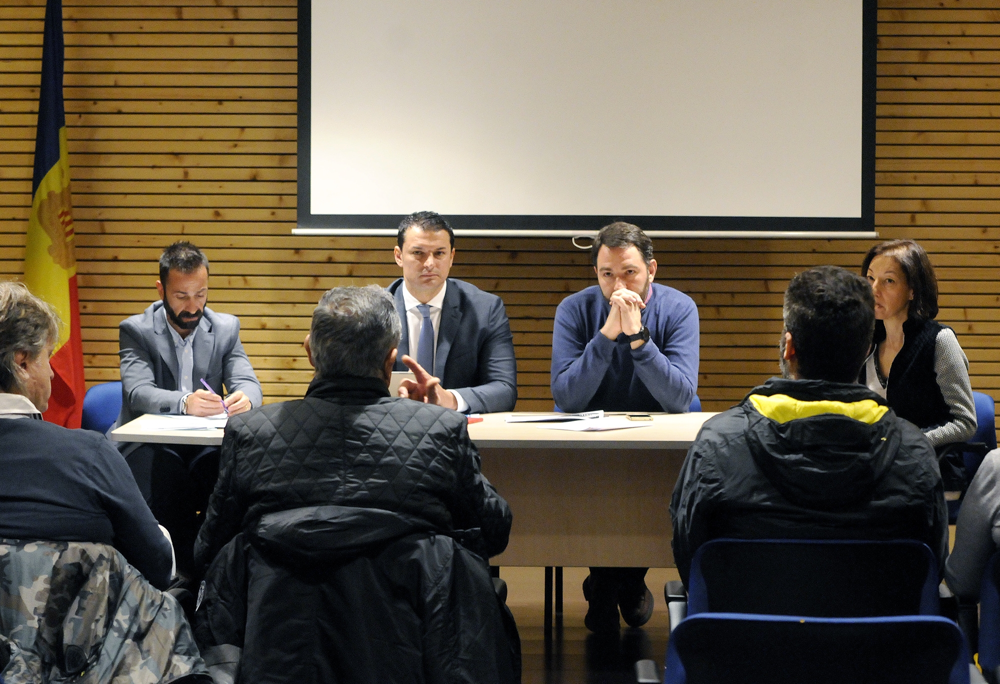 Gallardo es reuneix amb els veïns i comerciants del Pas de la Casa per seguir treballant conjuntament en favor de l’ocupació durant l’any 2020