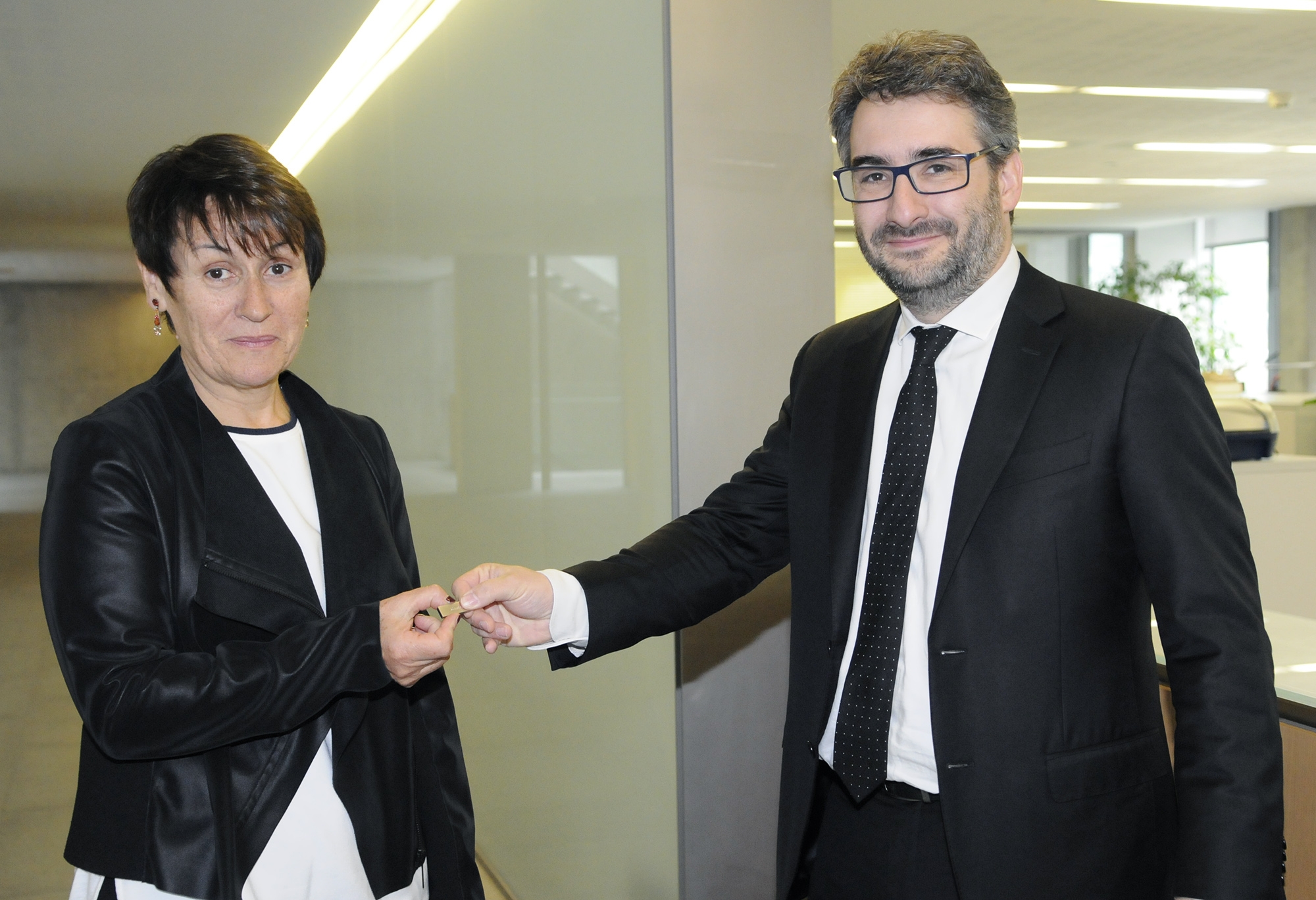 Jover lliura a la Síndica General el Projecte de llei del pressupost 2020