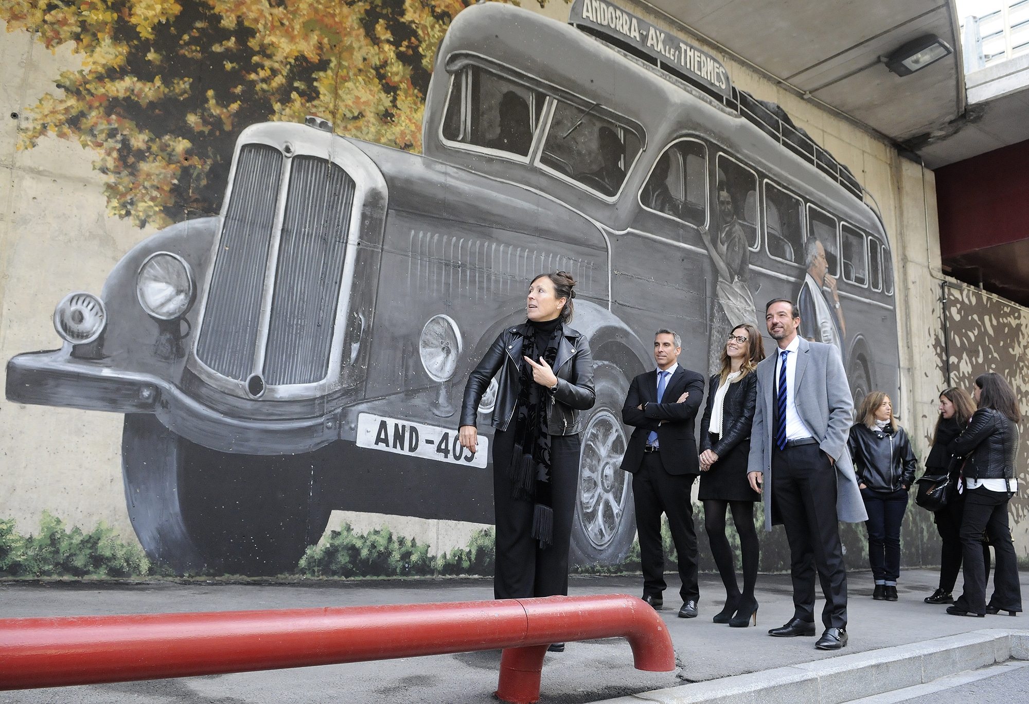 El ministre Torres presenta el nou mural de Samantha Bosque a la rotonda inferior del túnel de les Dos Valires