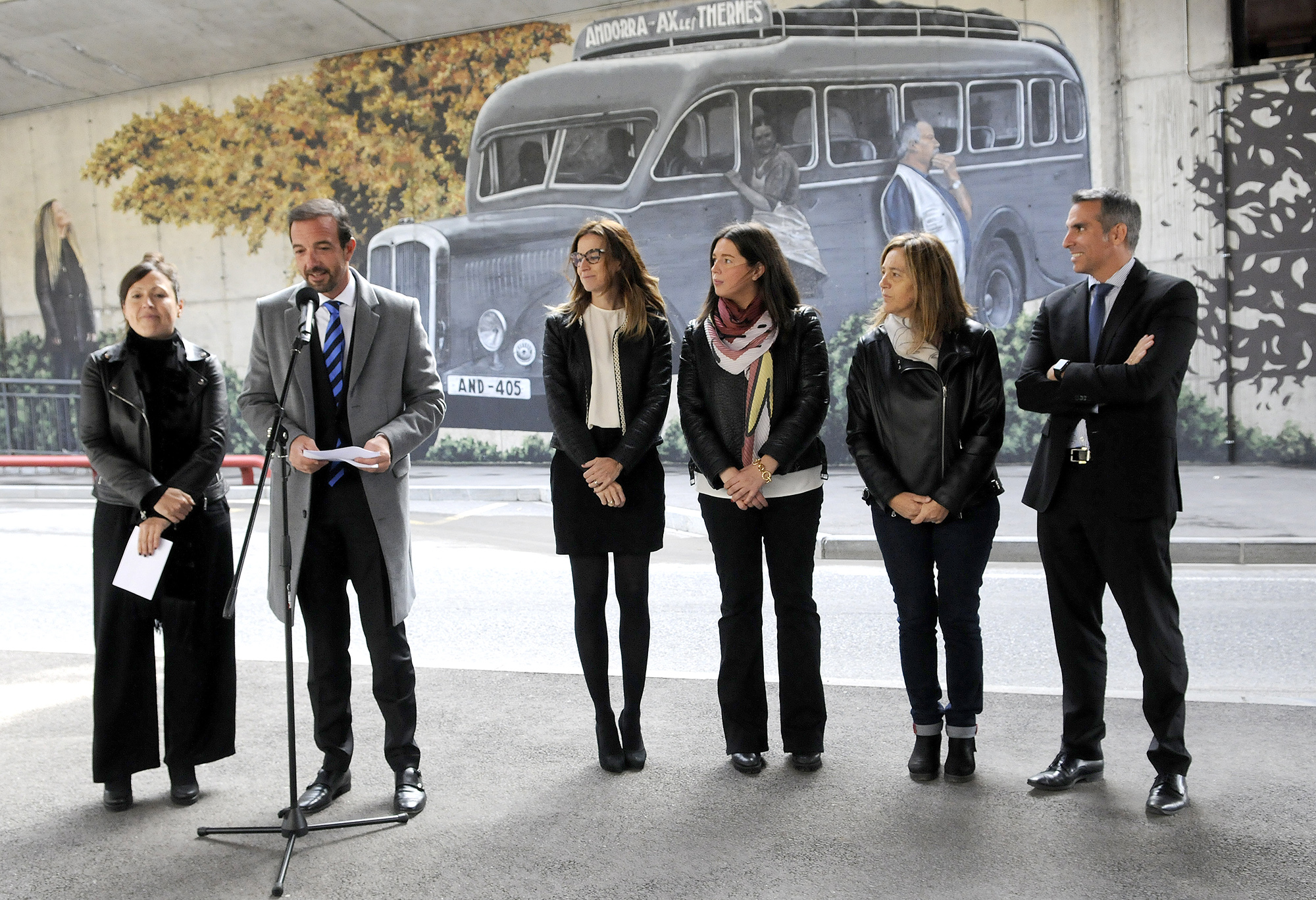 El ministre Torres presenta el nou mural de Samantha Bosque a la rotonda inferior del túnel de les Dos Valires