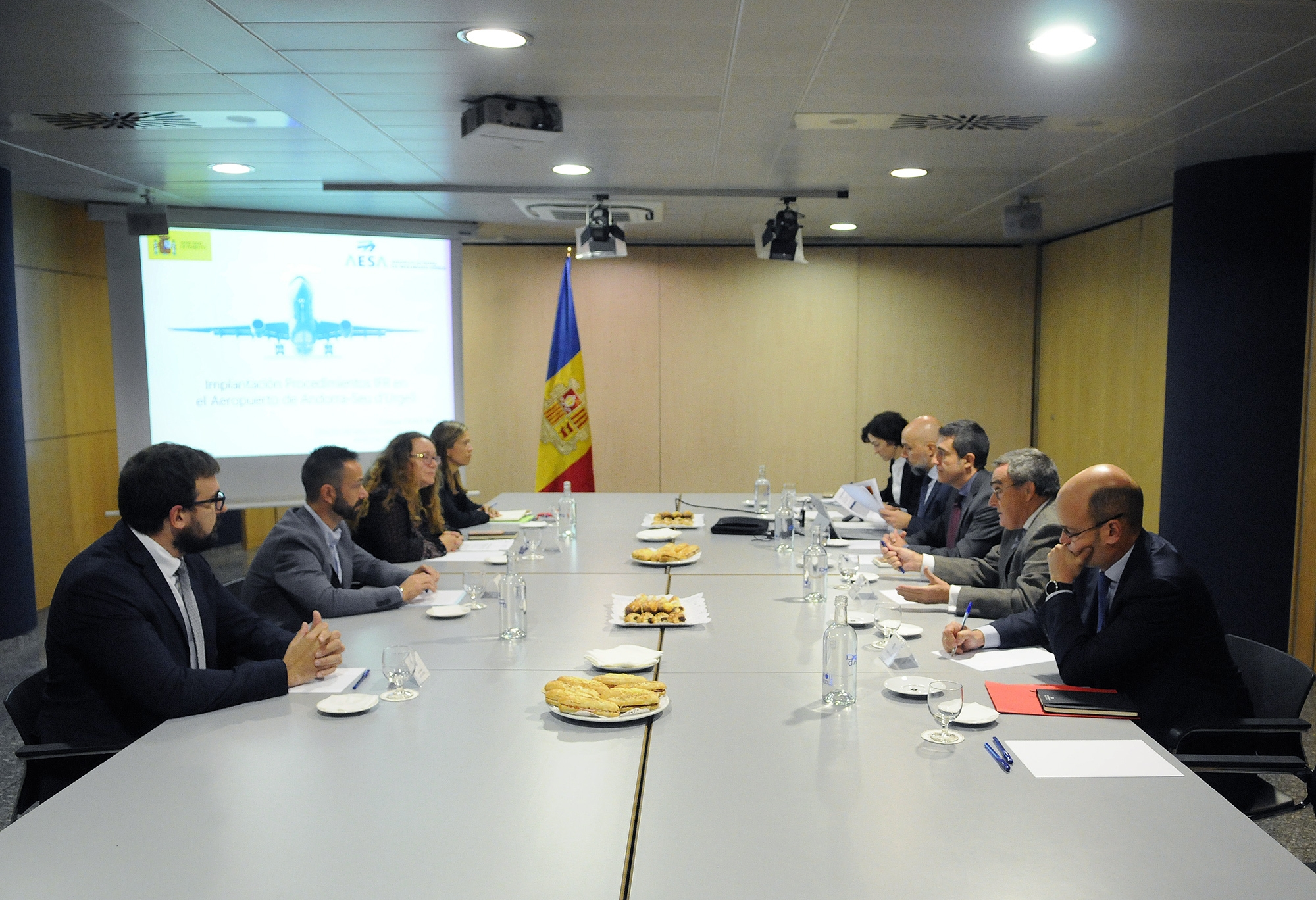 Tècnics espanyols i andorrans tracten els avenços per a l’operativitat de l’Aeroport d’Andorra-La Seu d’Urgell