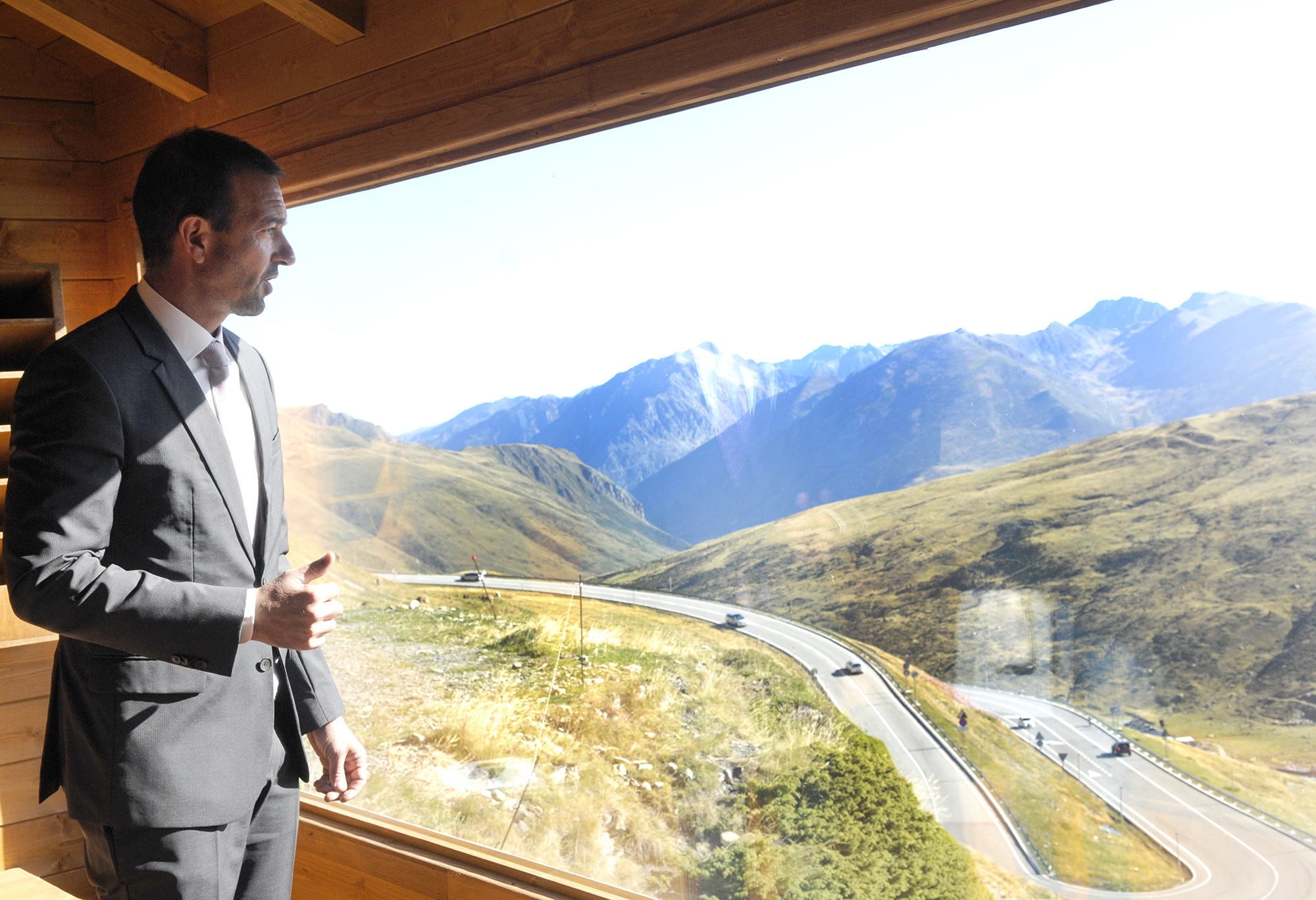 El ministre Torres presenta un nou mirador sobre el Pas de la Casa i la segona fase del passeig del riu Arieja