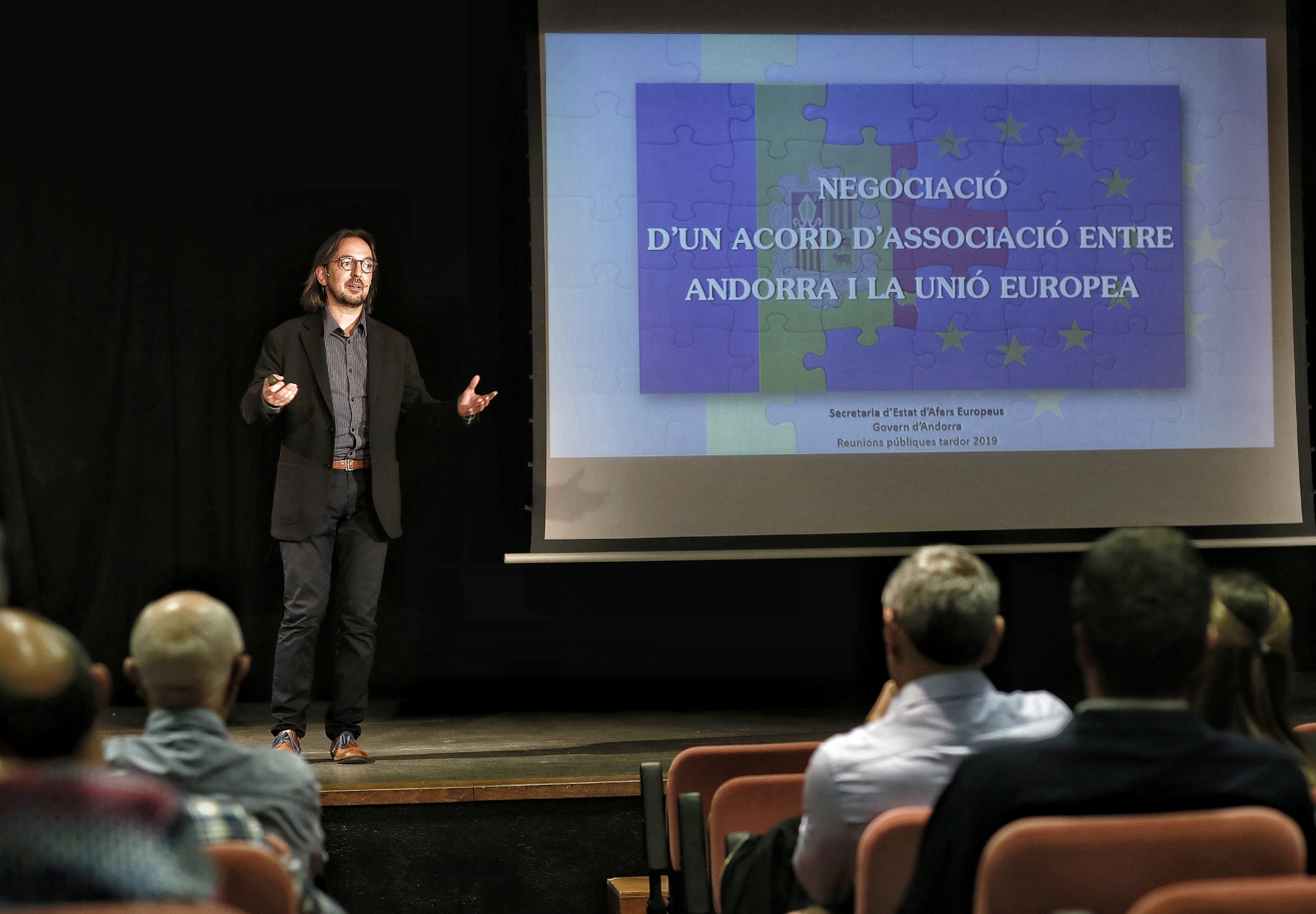 Primera reunió pública per informar a la ciutadania sobre l’Acord d’associació amb la UE