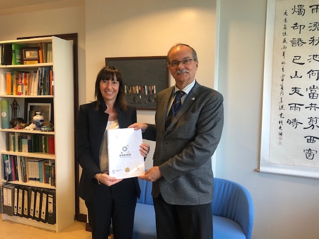 L’ambaixadora Descarrega lliura a la UNESCO el dossier de la candidatura del comú d’Ordino per convertir la parròquia en territori de la biosfera