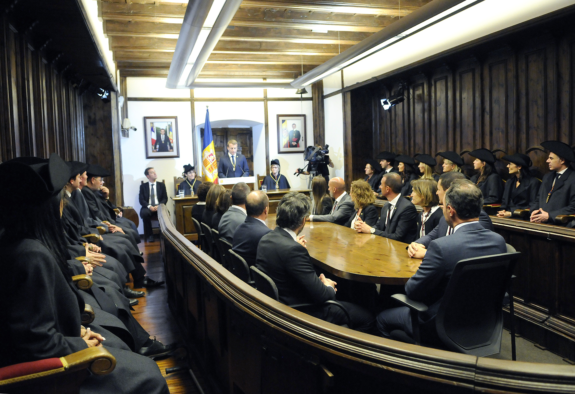 Emmanuel Macron destaca el seu paper de copríncep com a garant de la “independència i democràcia” d’Andorra