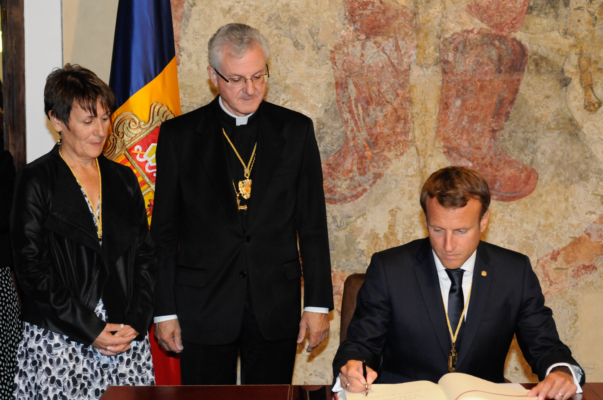 El copríncep Emmanuel Macron inicia la seva primera visita oficial a Andorra acompanyat pel cap de Govern