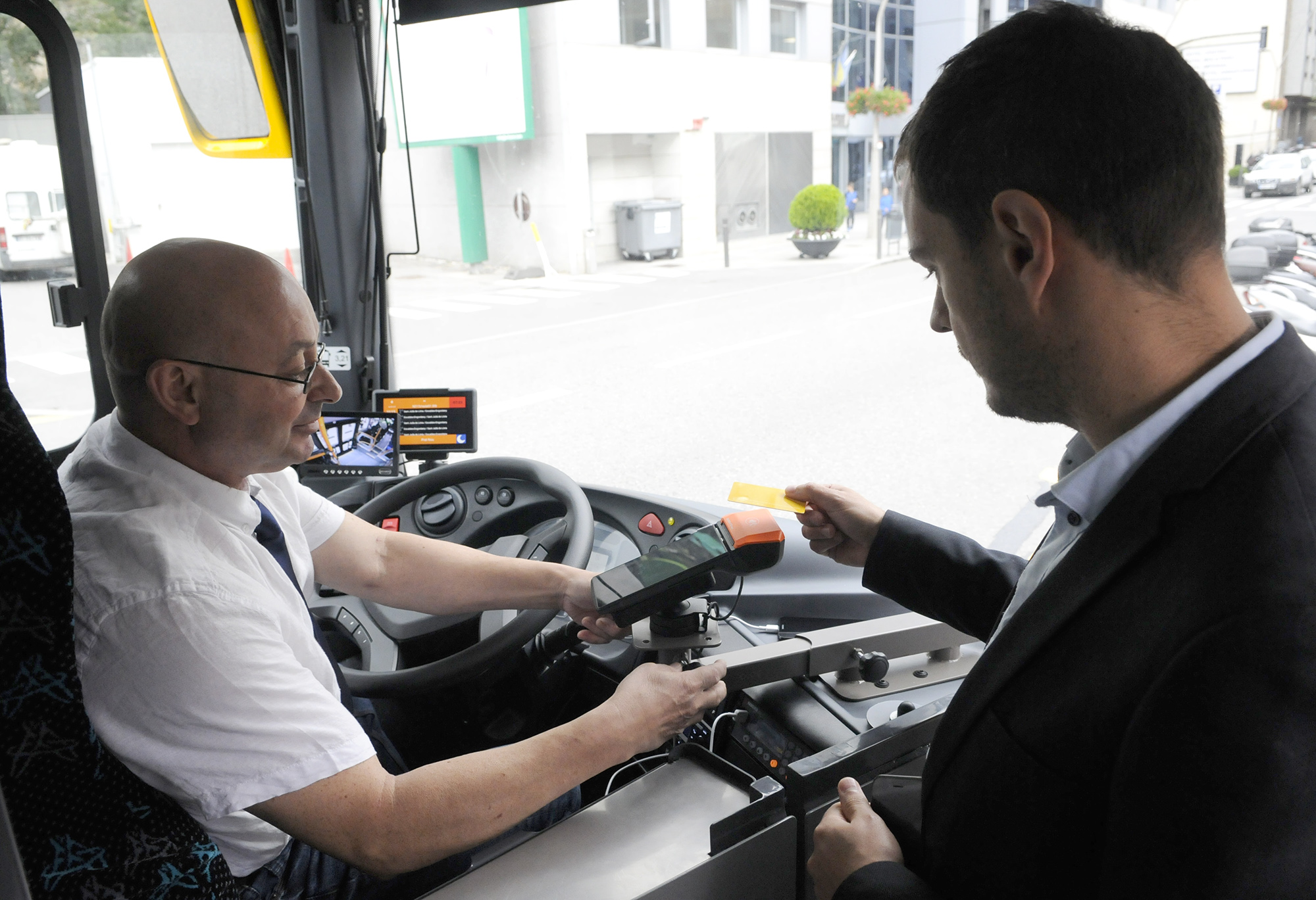 Comencen a funcionar les noves línies de transport regular de viatgers amb tota normalitat