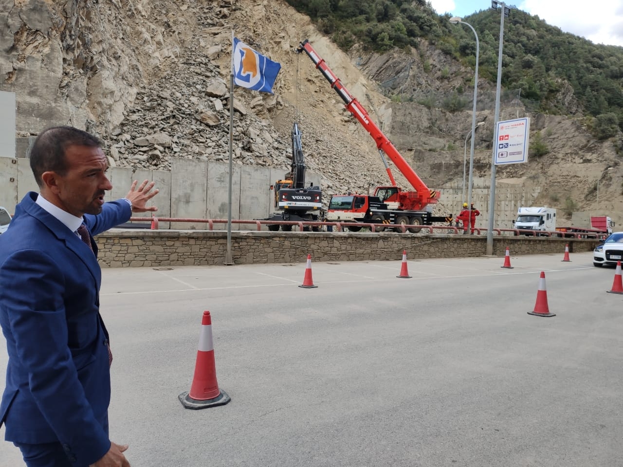 El Govern habilita el pas de vehicles lleugers per davant del centre comercial a la CG1