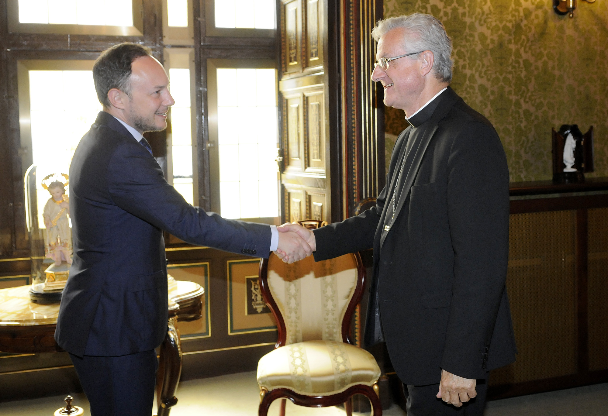 El copríncep Joan-Enric Vives rep a Xavier Espot i Roser Suñé al Palau Episcopal