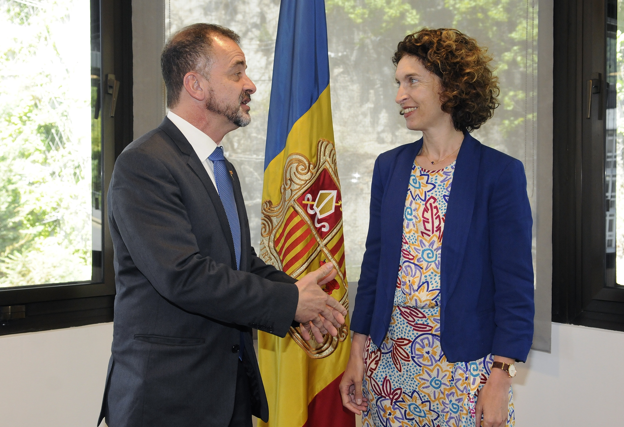 Maria Ubach tracta diferents aspectes de la cooperació entre Andorra i Catalunya amb el conseller d'Acció Exterior, Relacions Institucionals i Transparència de la Generalitat, Alfred Bosch