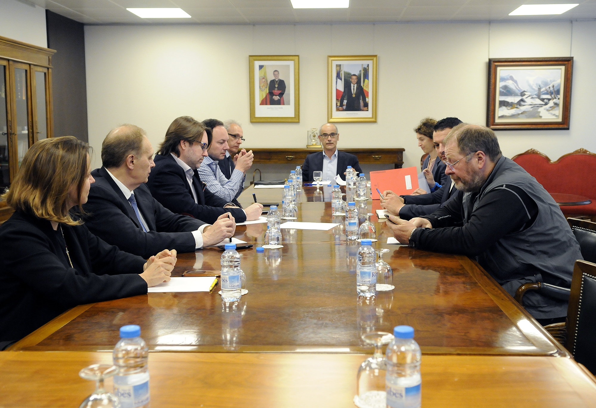 El Govern en funcions analitza mesures excepcionals per pal·liar els efectes del tancament de l'accés amb França