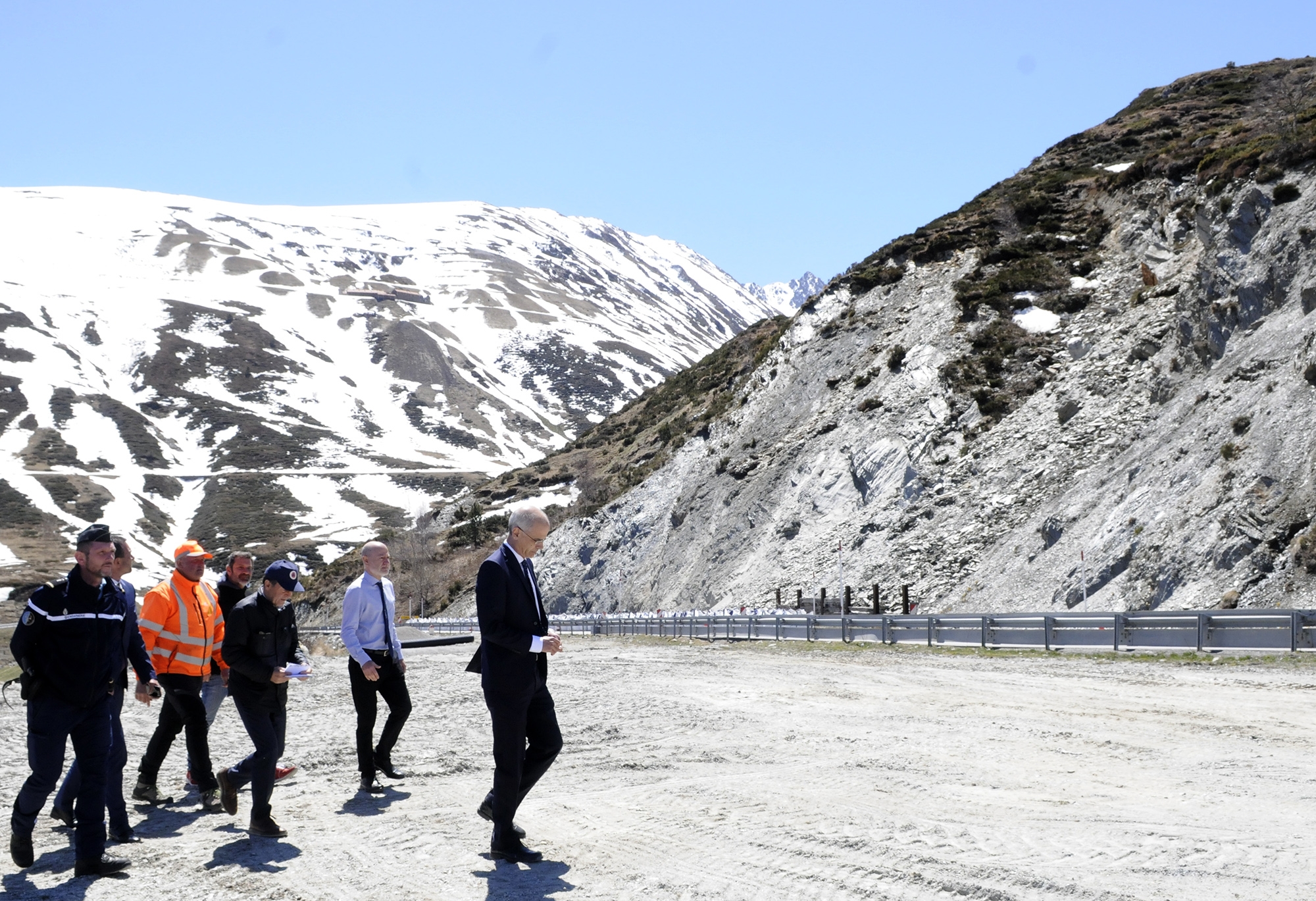 El cap de Govern en funcions i el prefecte de la Regió occitana es troben per tractar el tancament temporal de la RN22