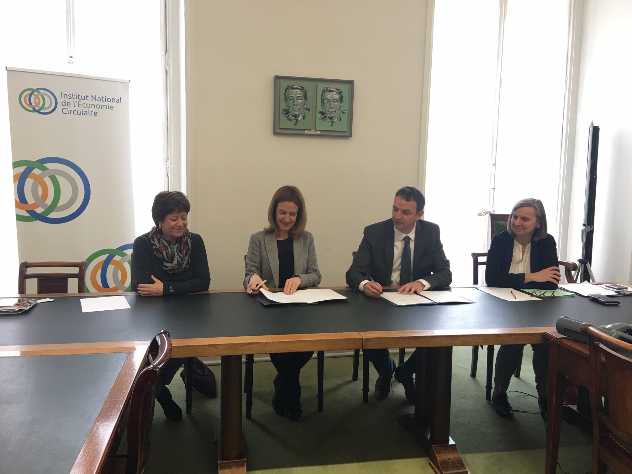 El Govern i l’Institut nacional d’economia circular de França signen un conveni per promoure l’economia circular